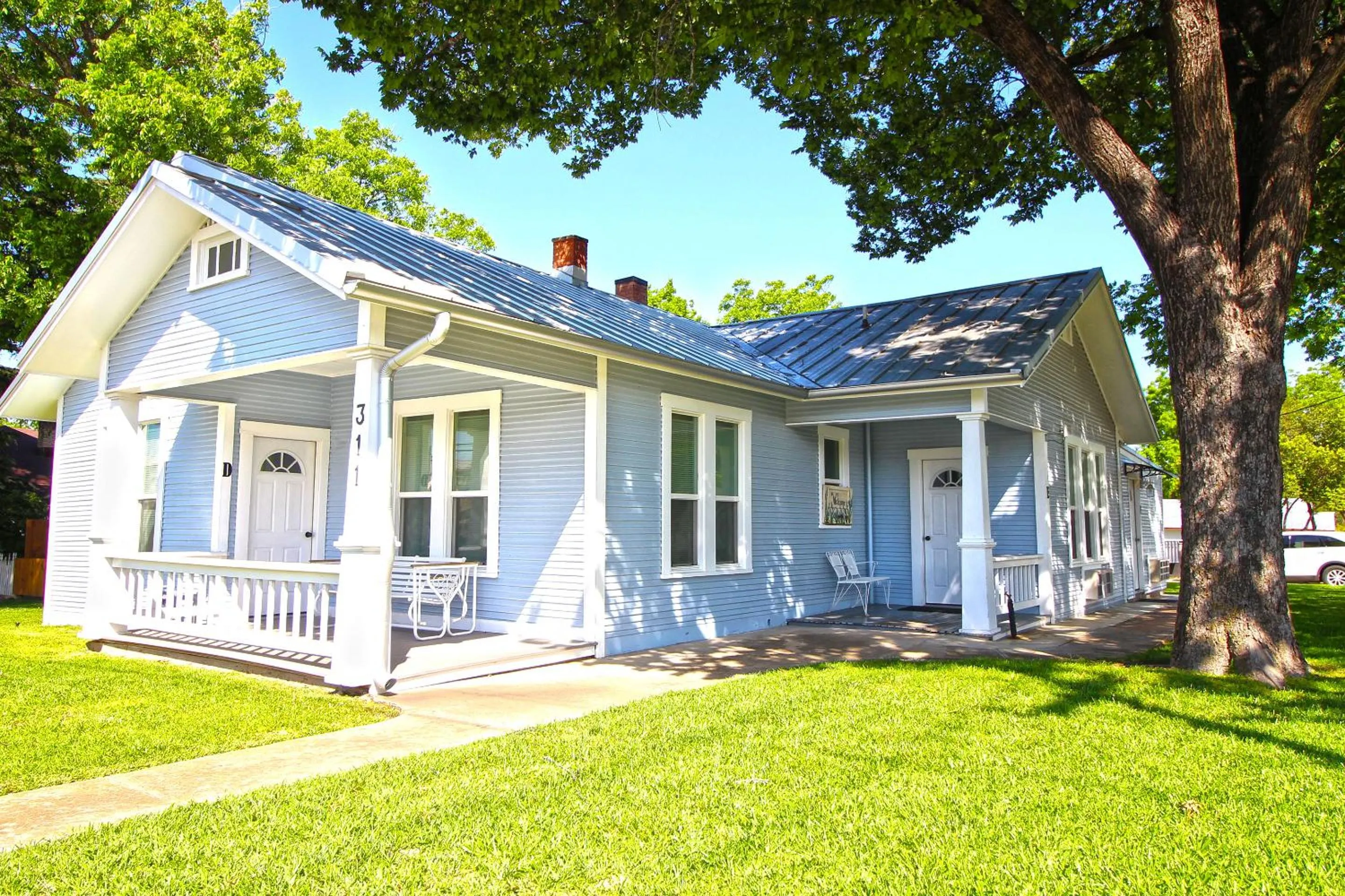 Facade/entrance in Peach Tree Inn & Suites