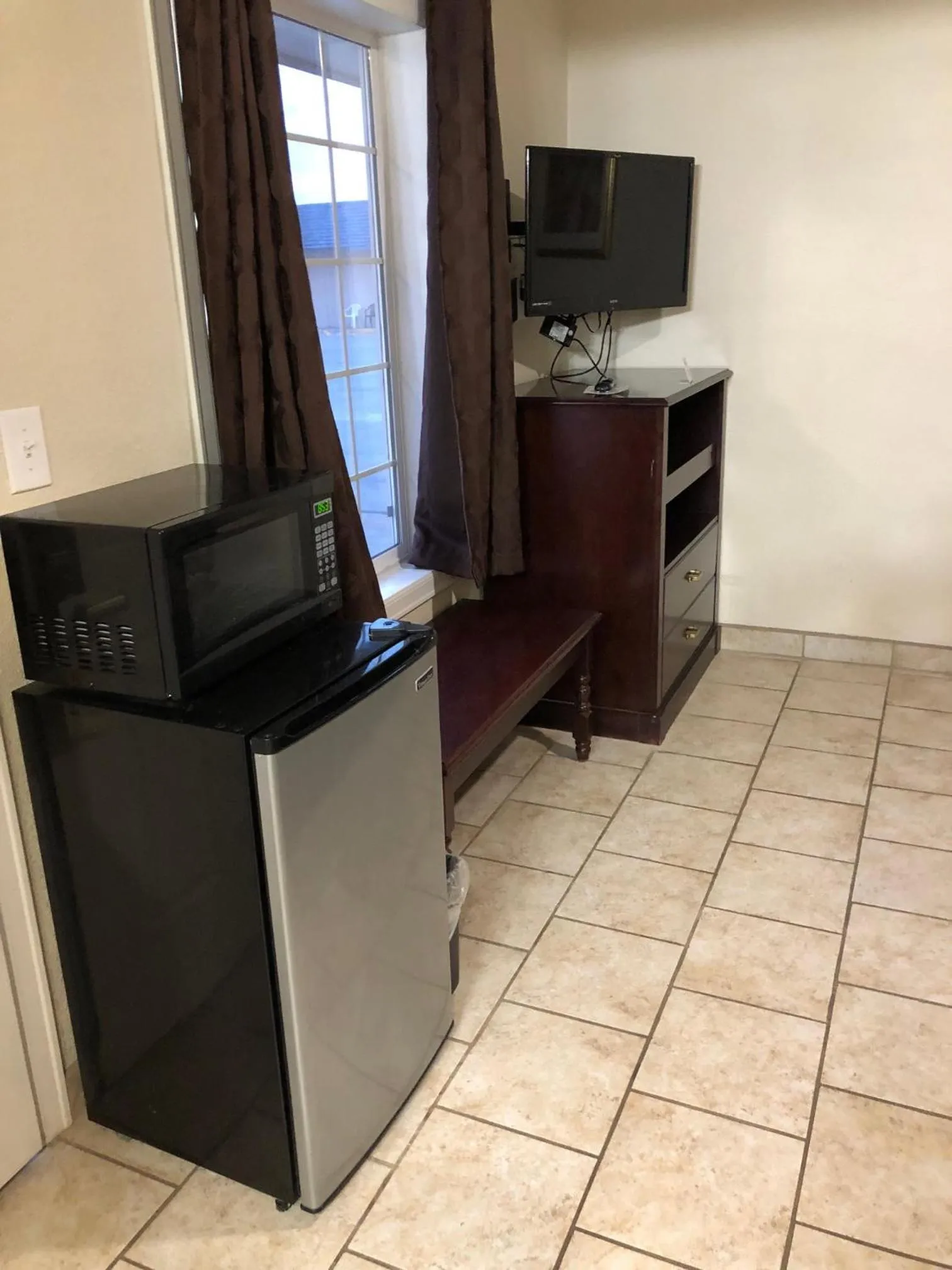 TV/Entertainment Center in Knights Inn Hermiston