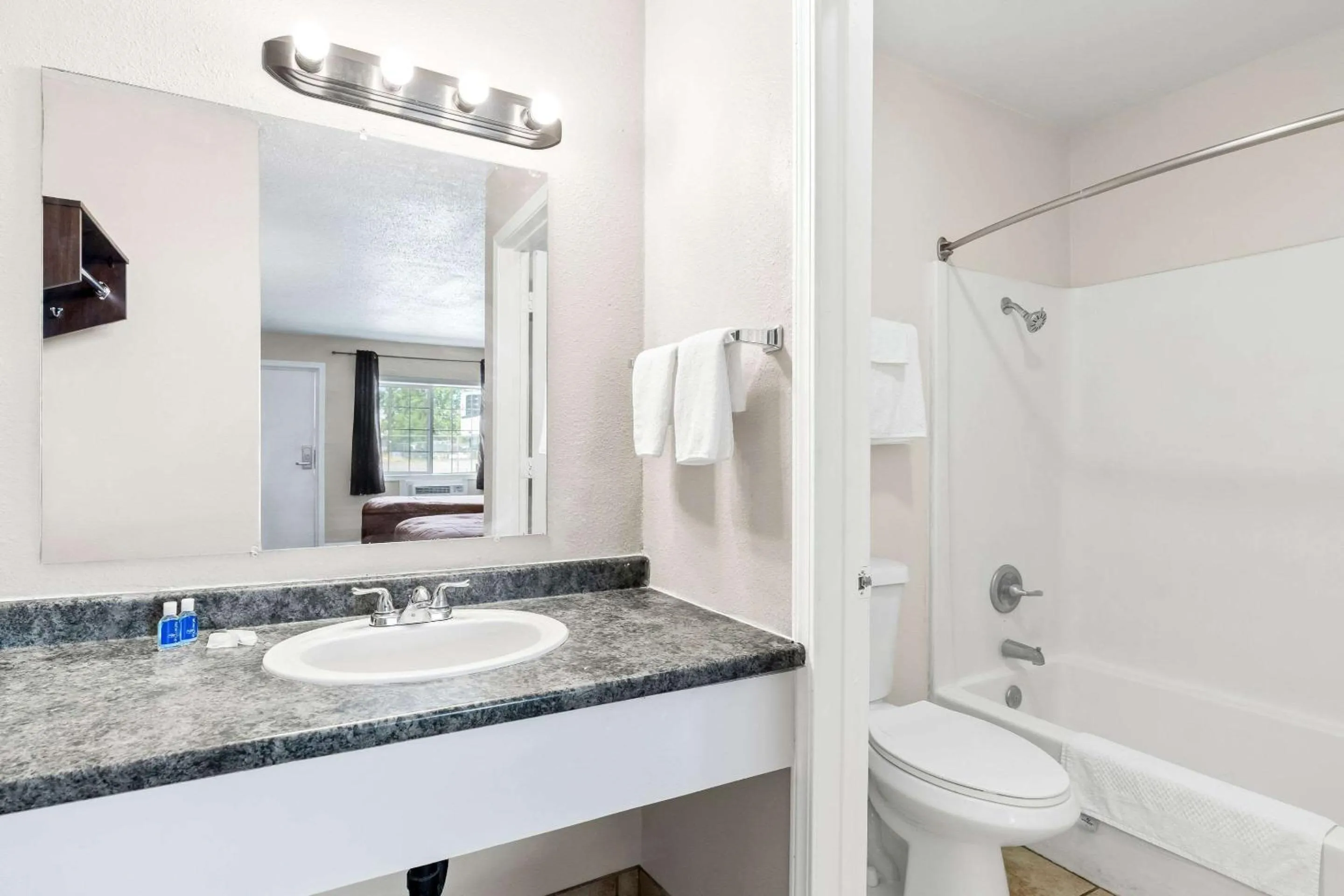 Bedroom in Knights Inn Hermiston