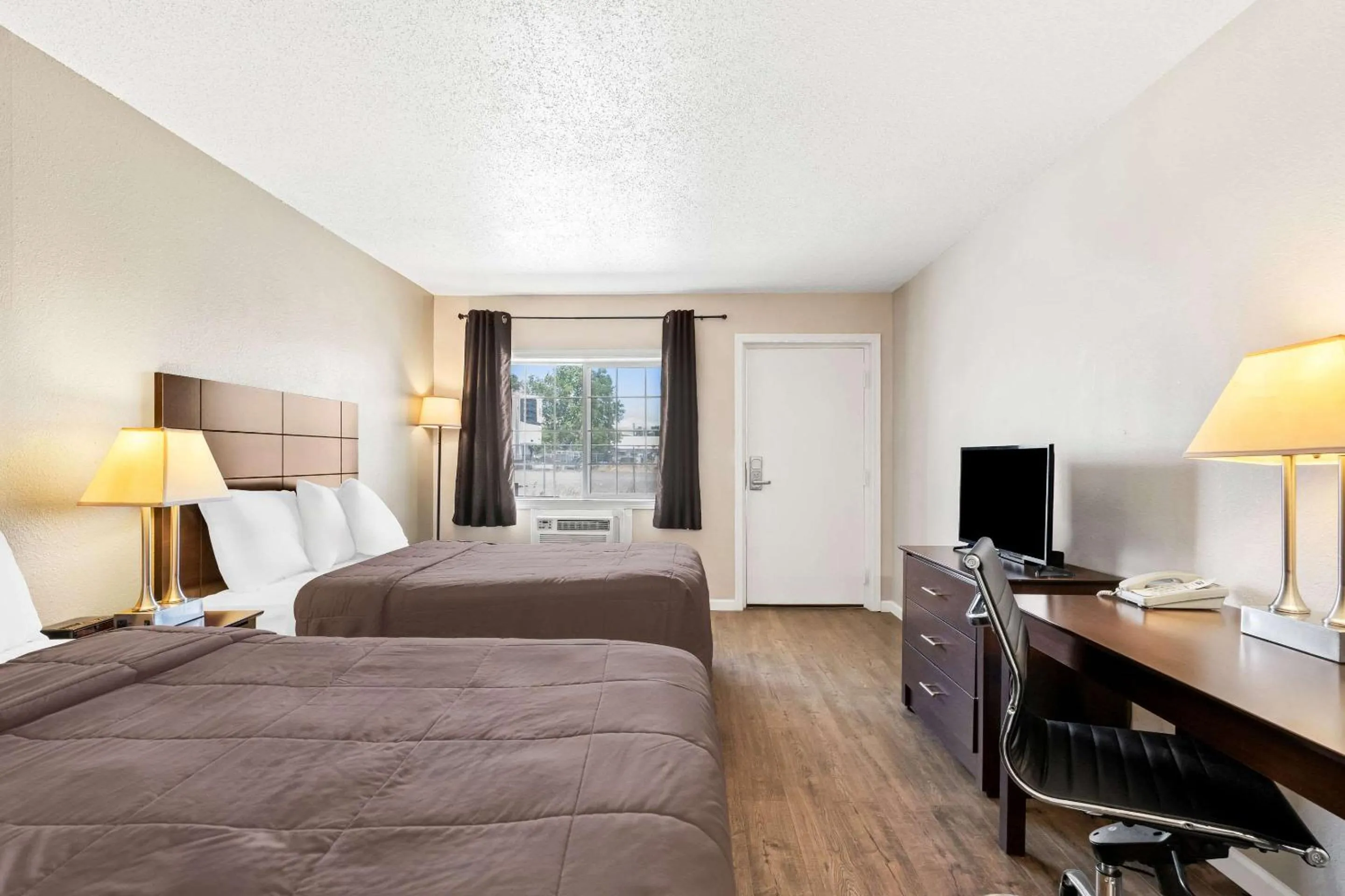 Bedroom, Bed in Knights Inn Hermiston