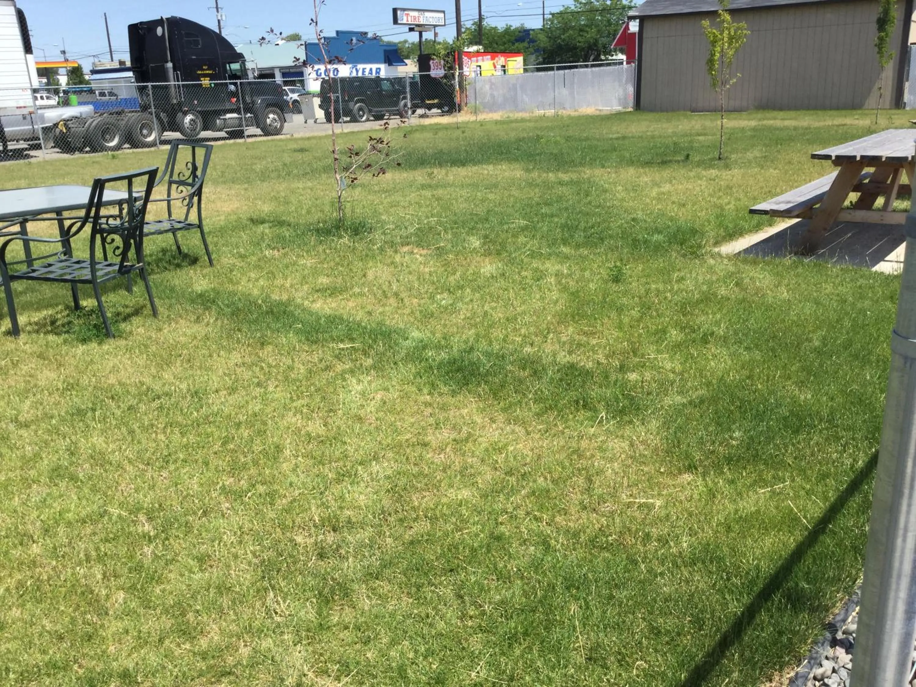 Property building, Garden in Knights Inn Hermiston