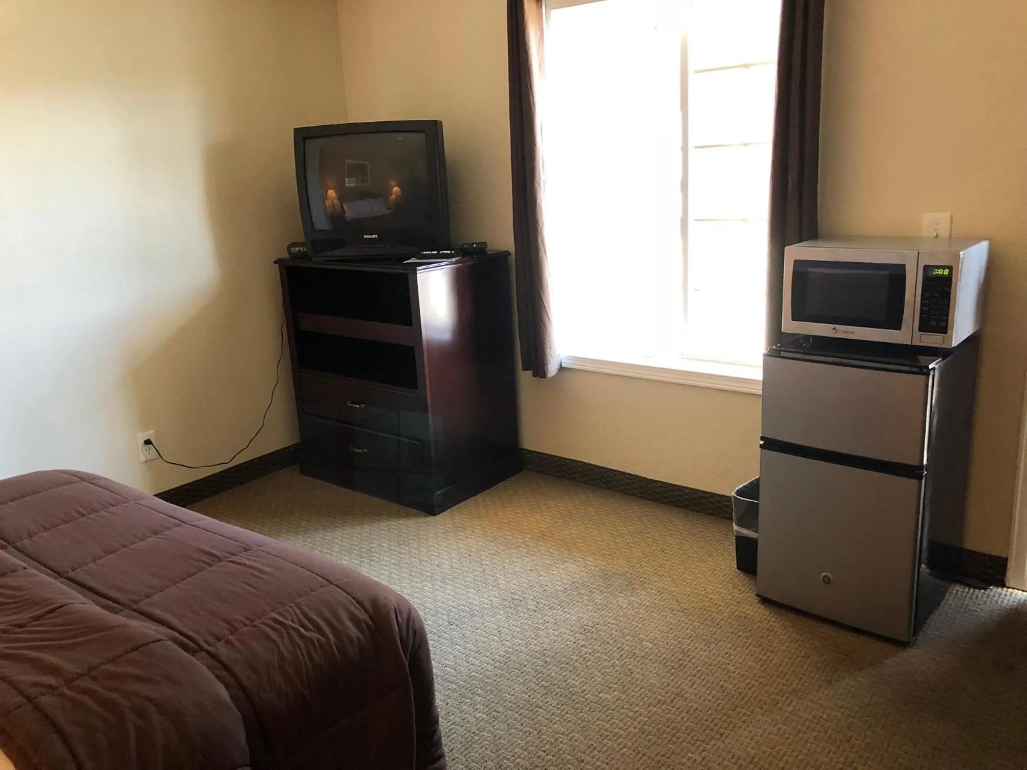 TV/Entertainment Center in Knights Inn Hermiston
