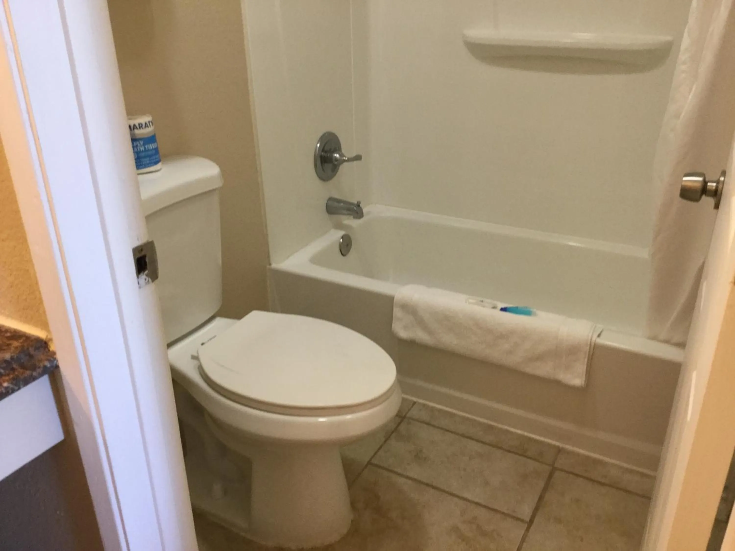 Bathroom in Knights Inn Hermiston