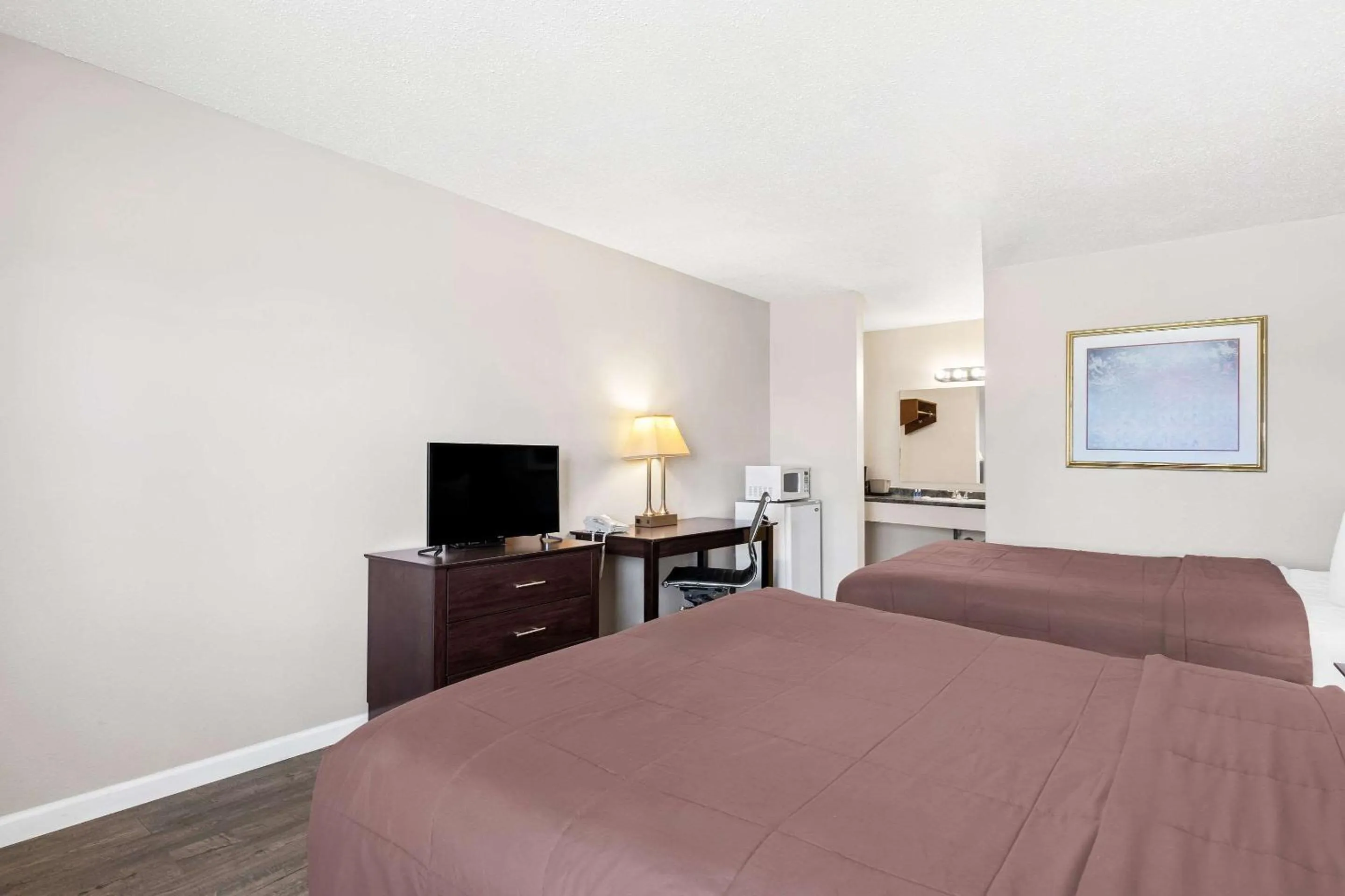 Bedroom, Bed in Knights Inn Hermiston