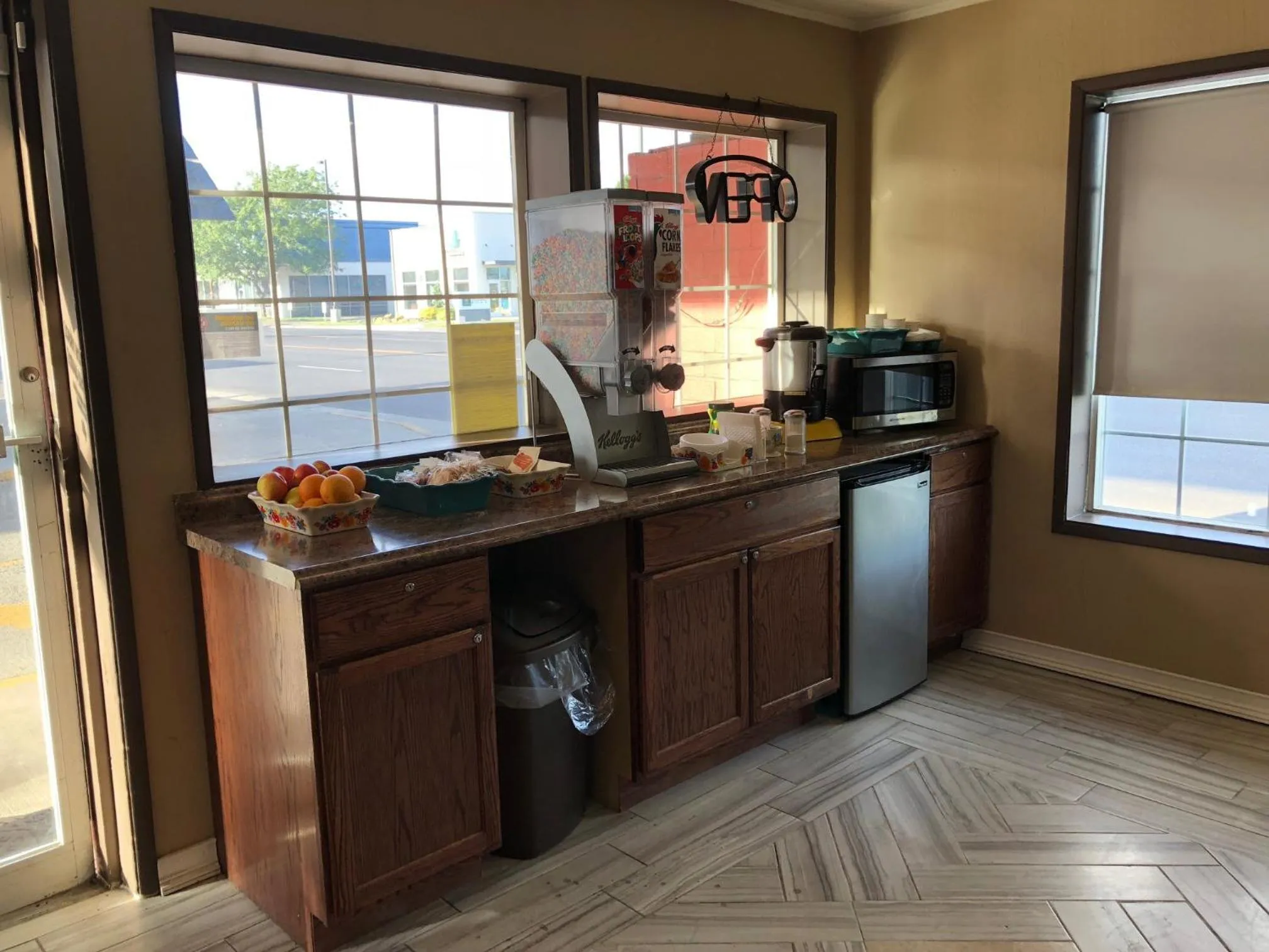 Continental breakfast, Kitchen/Kitchenette in Knights Inn Hermiston