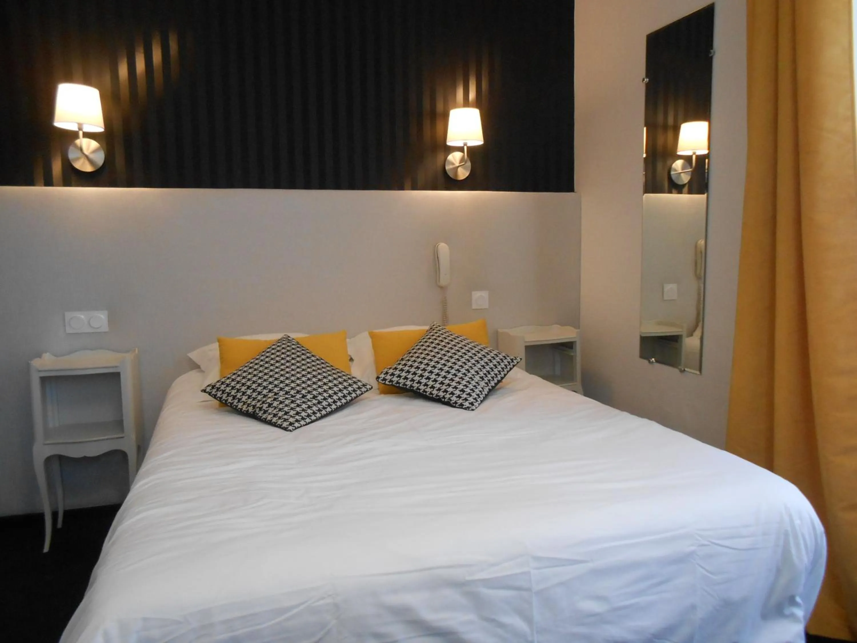 Bedroom, Bed in Régina Boutique Hotel