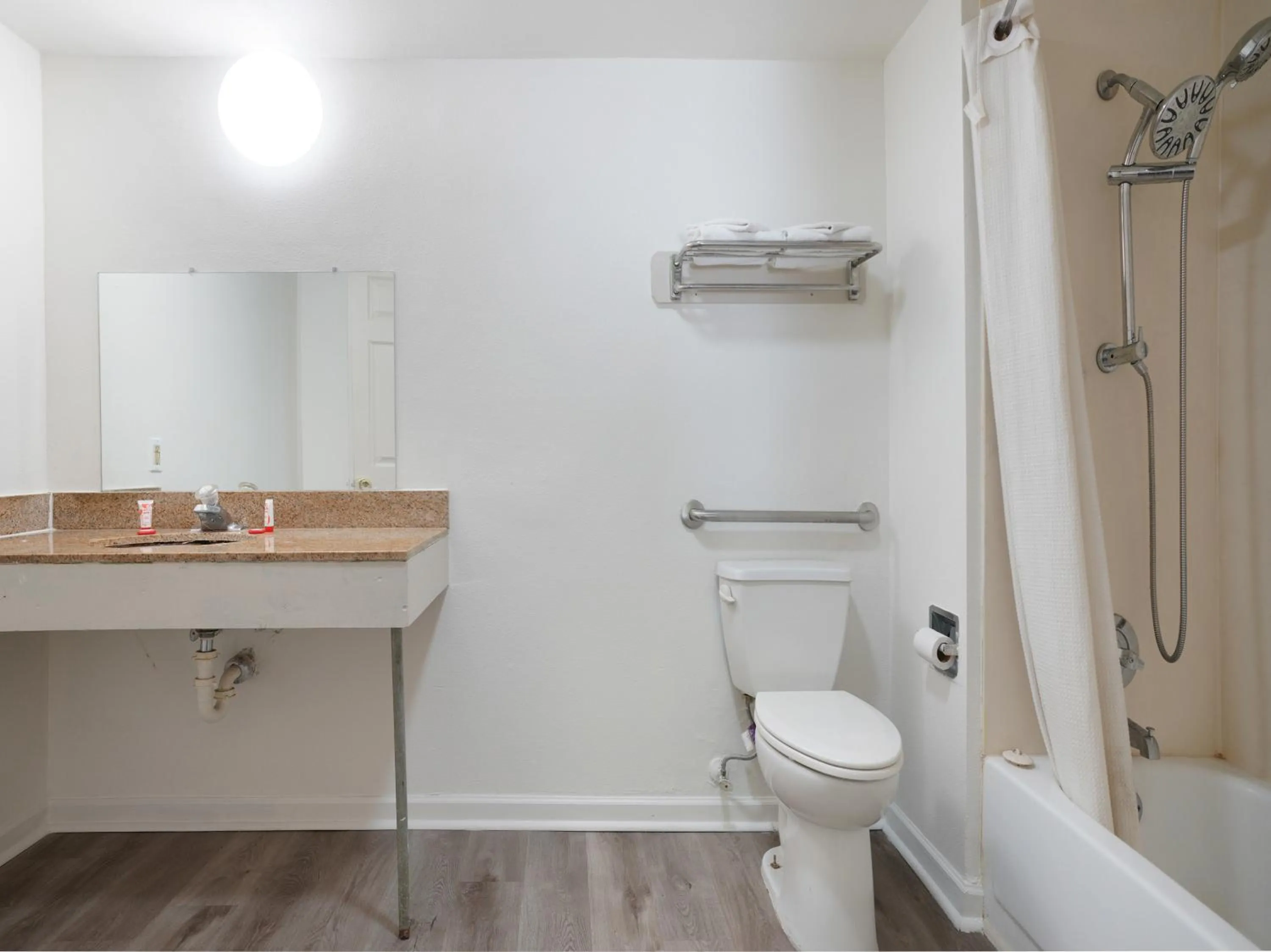 Bathroom in OYO Hotel Decatur I-285 The Perimeter