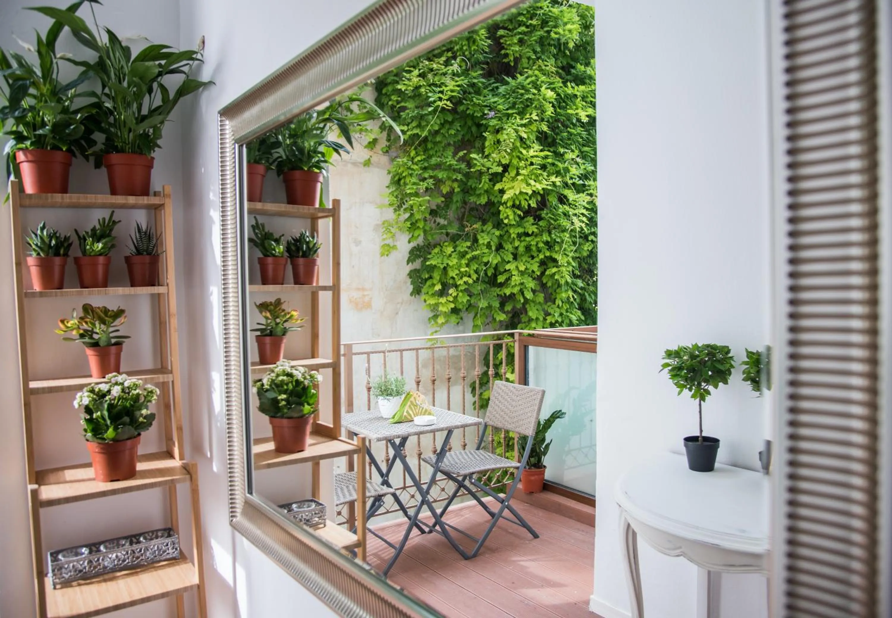 Rastoni Athens Suites near Acropolis at Tsatsou street