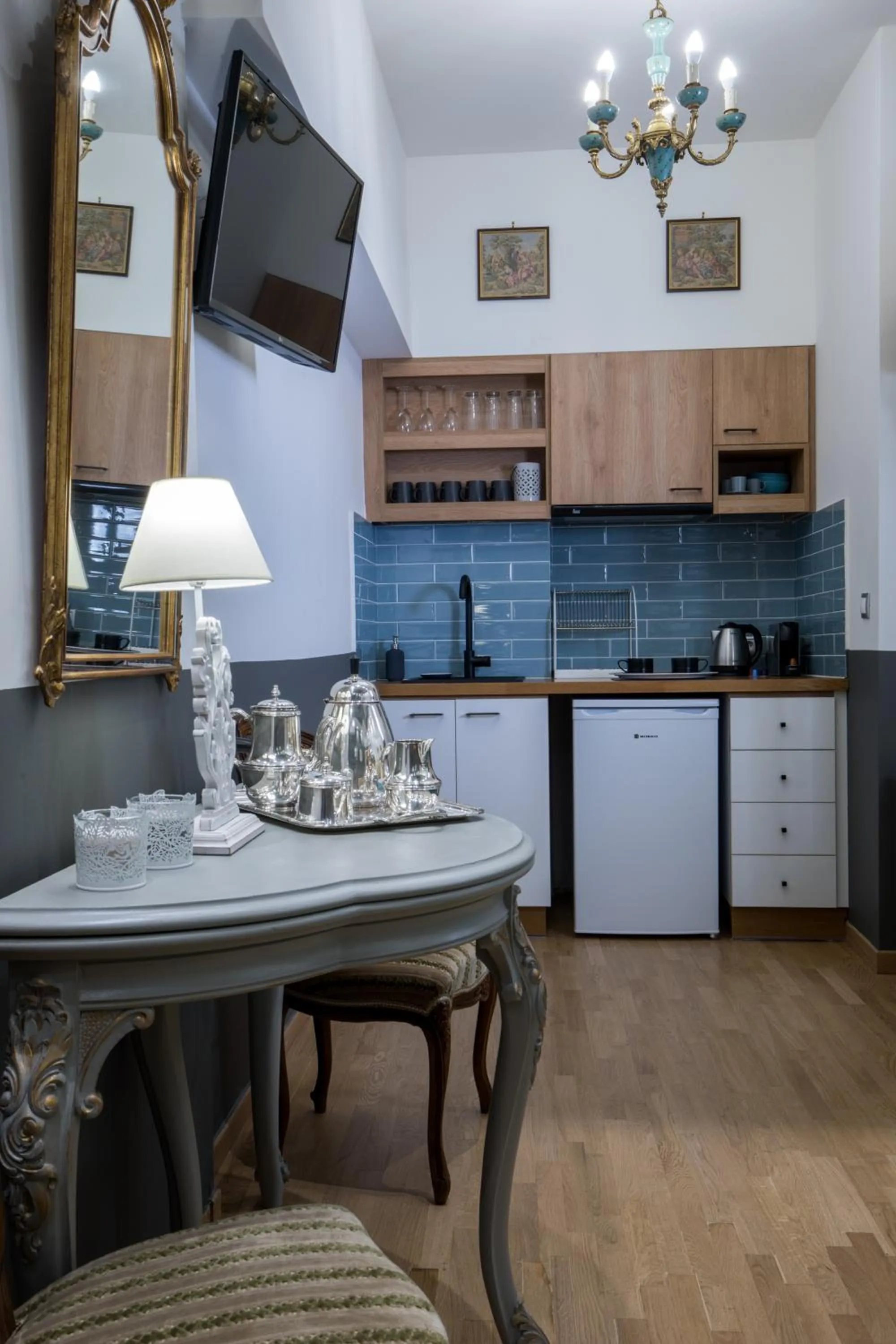 Rastoni Athens Suites near Acropolis at Tsatsou street