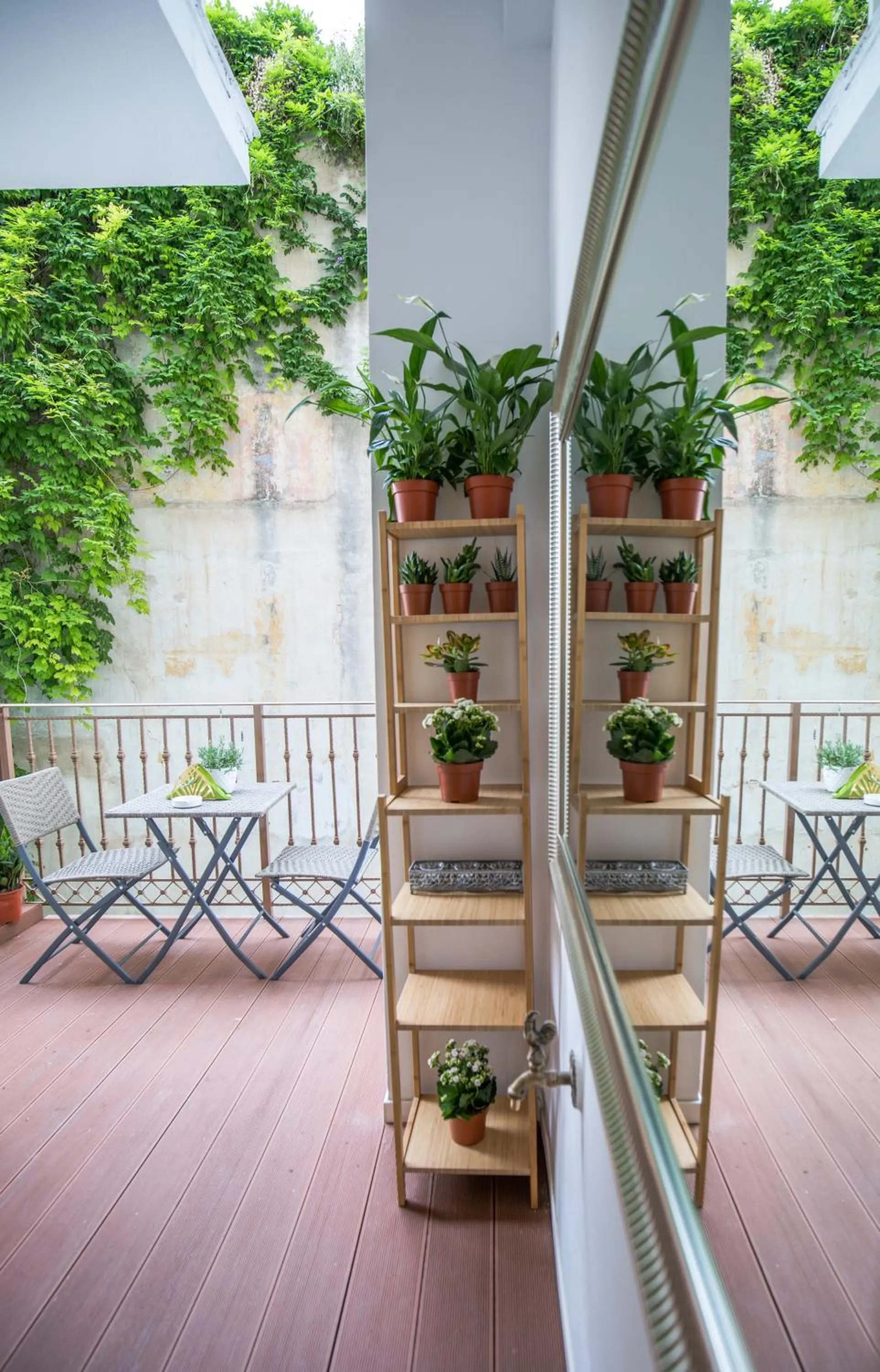 Rastoni Athens Suites near Acropolis at Tsatsou street