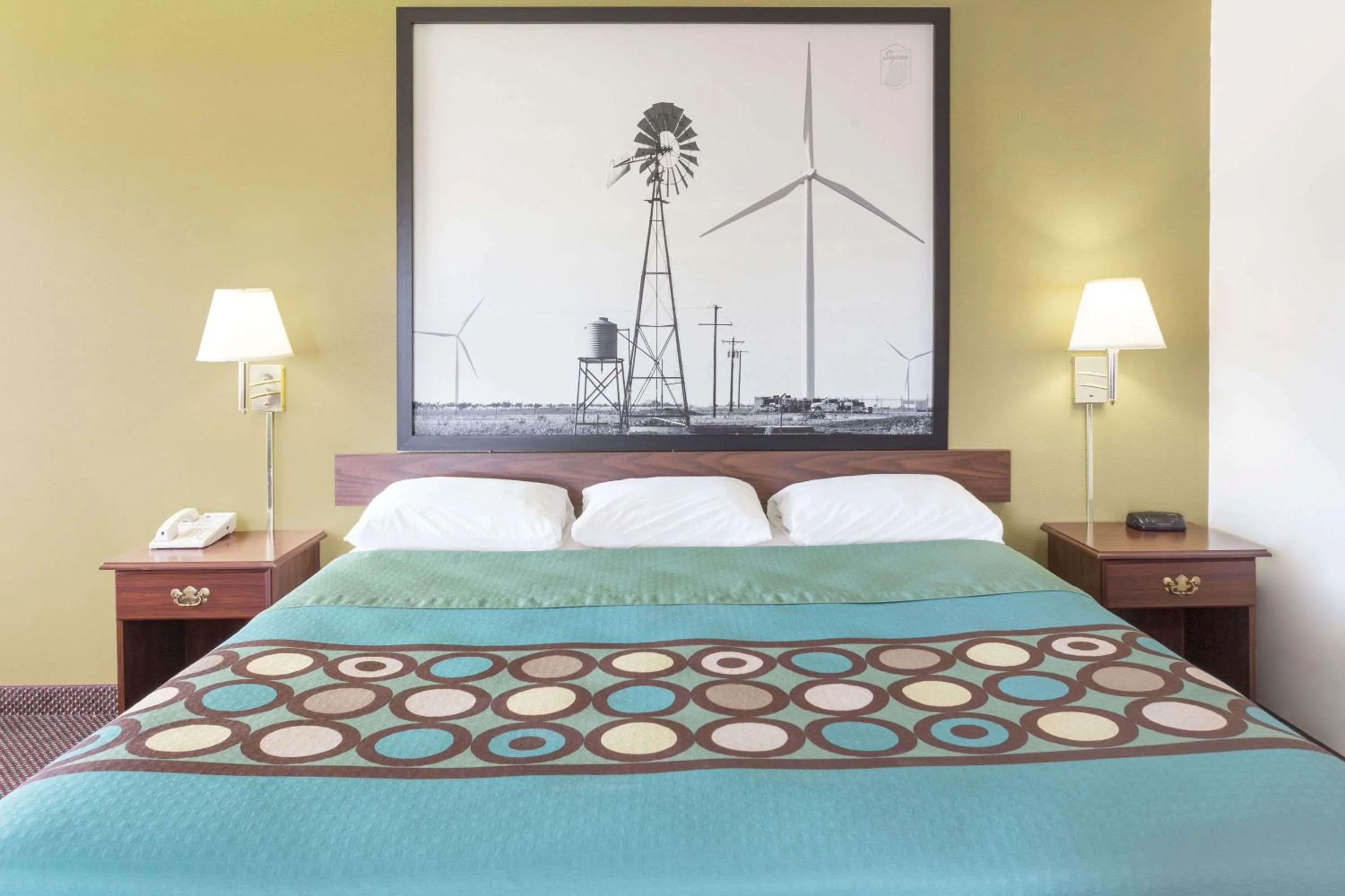 Photo of the whole room, Bed in Super 8 by Wyndham Cresco IA