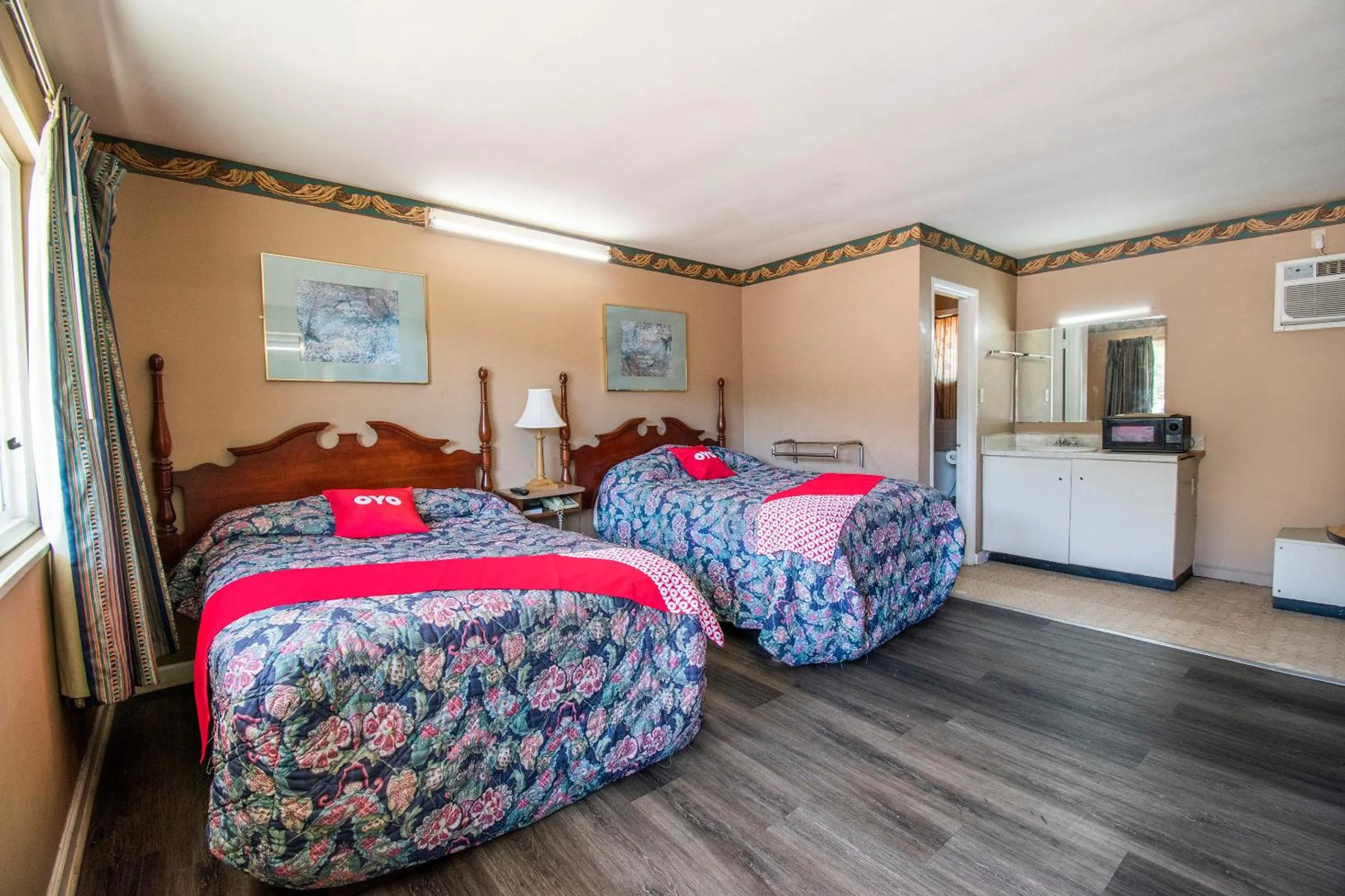 Bedroom, Bed in OYO Hotel Calhoun, GA I-75