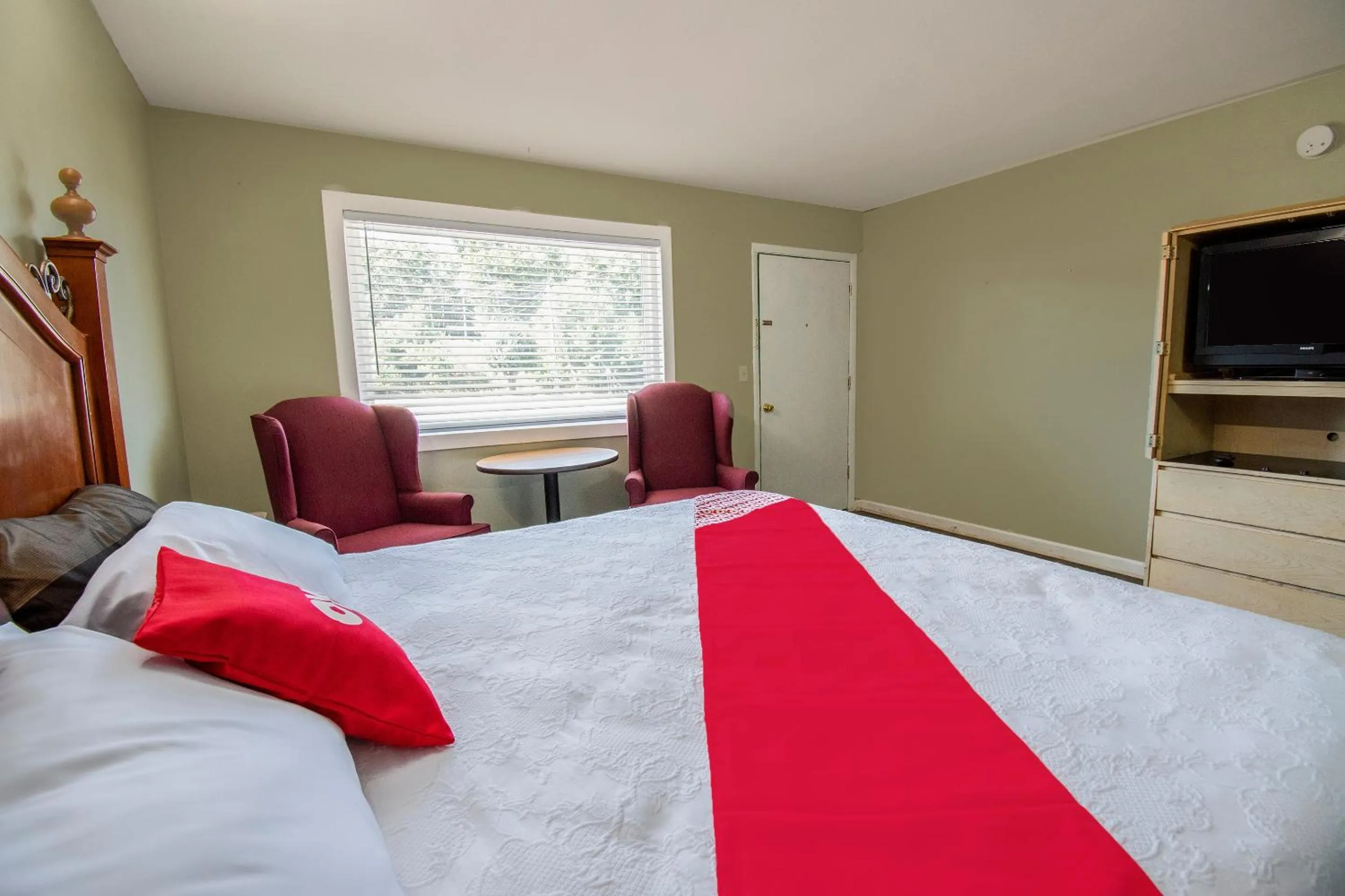 Bedroom, Bed in OYO Hotel Calhoun, GA I-75