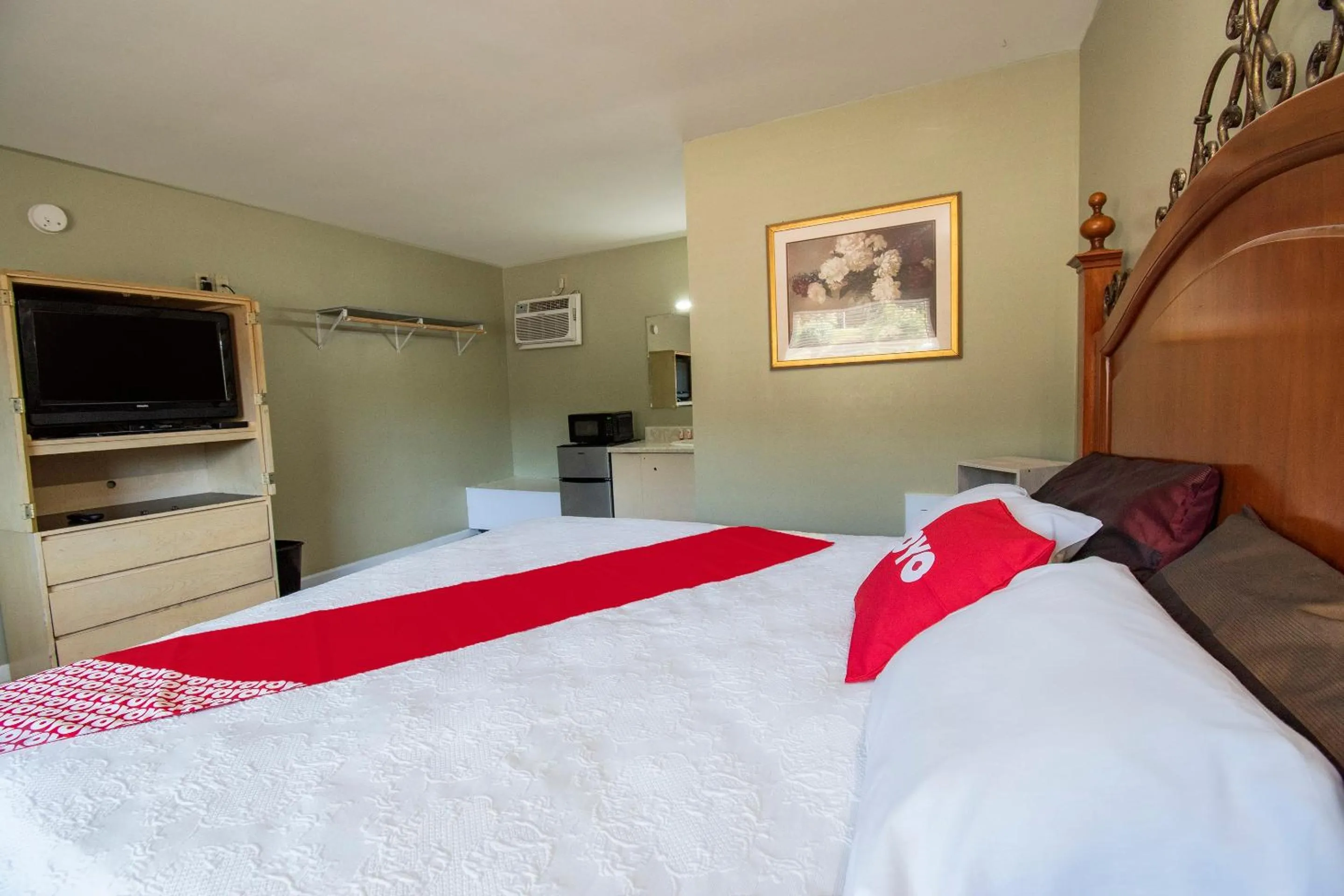 Bedroom, Bed in OYO Hotel Calhoun, GA I-75