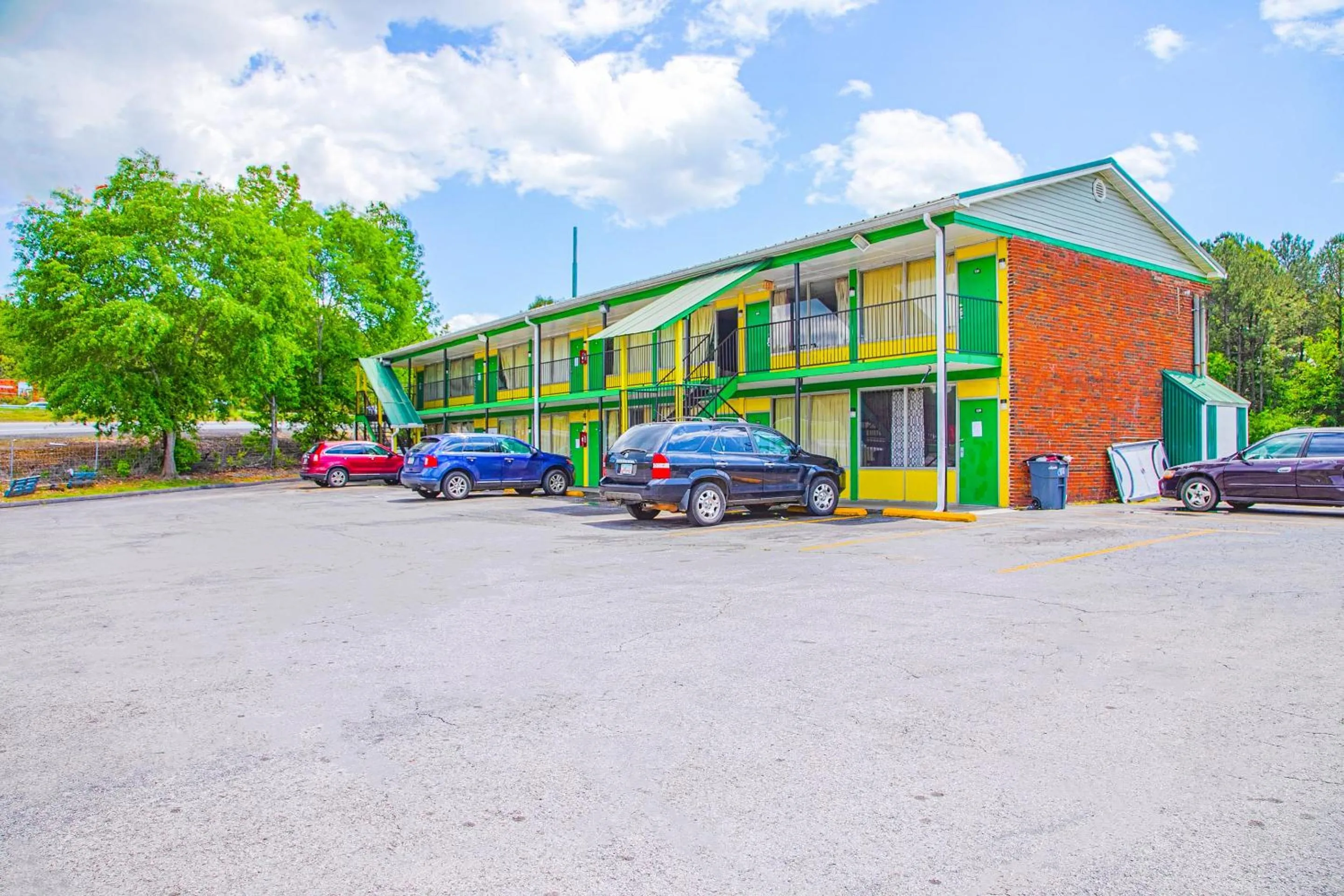 Facade/entrance in OYO Hotel Calhoun, GA I-75