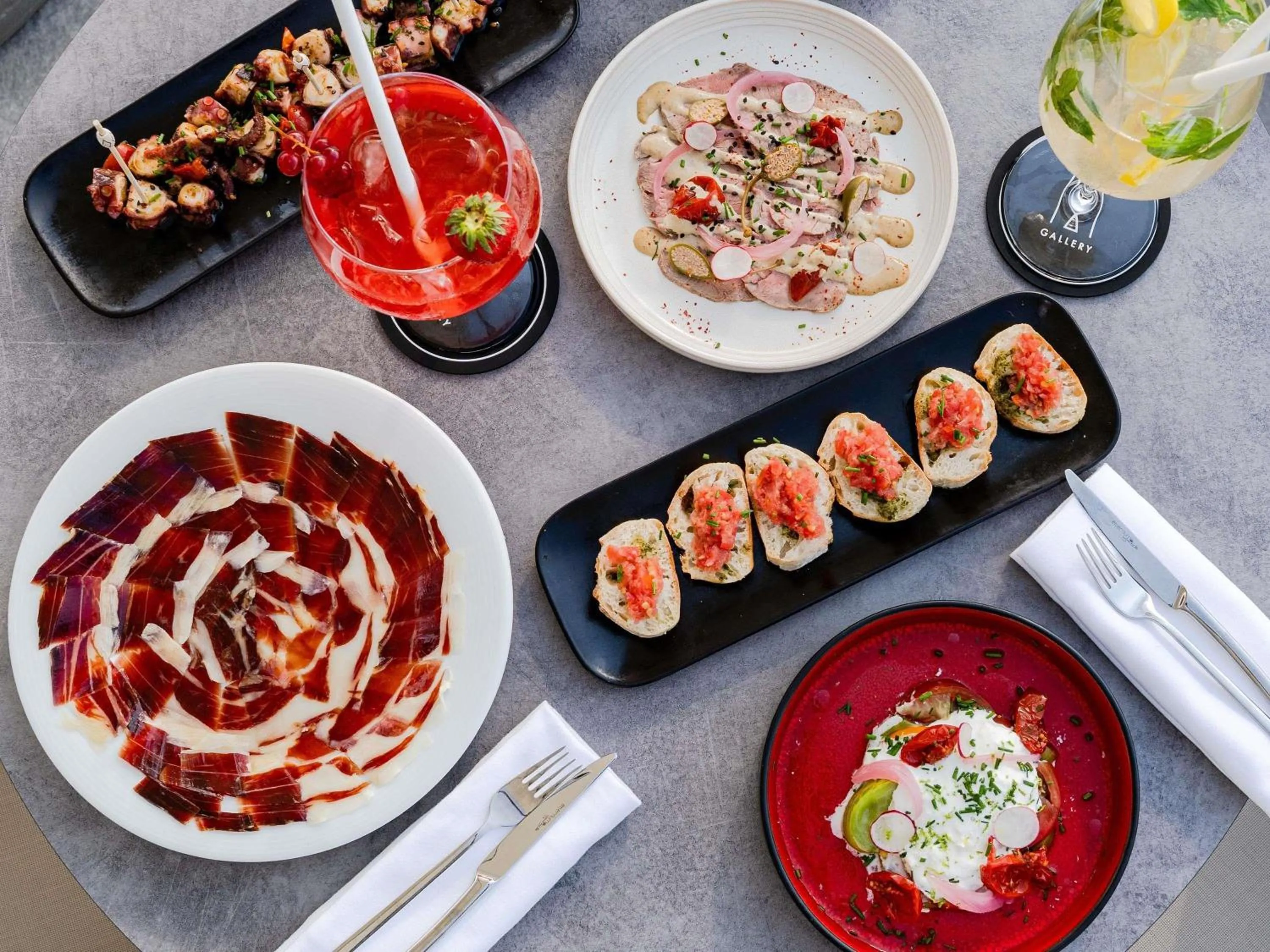 Lounge or bar in The 1932 Hotel & Spa Cap d'Antibes - MGallery Collection