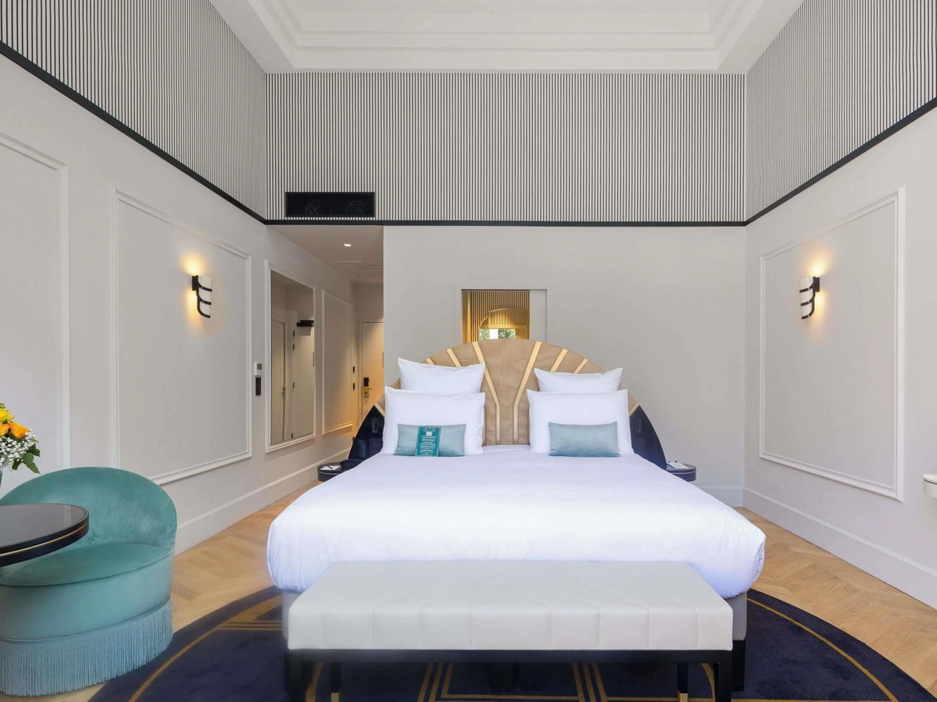 Bedroom, Bed in The 1932 Hotel & Spa Cap d'Antibes - MGallery Collection