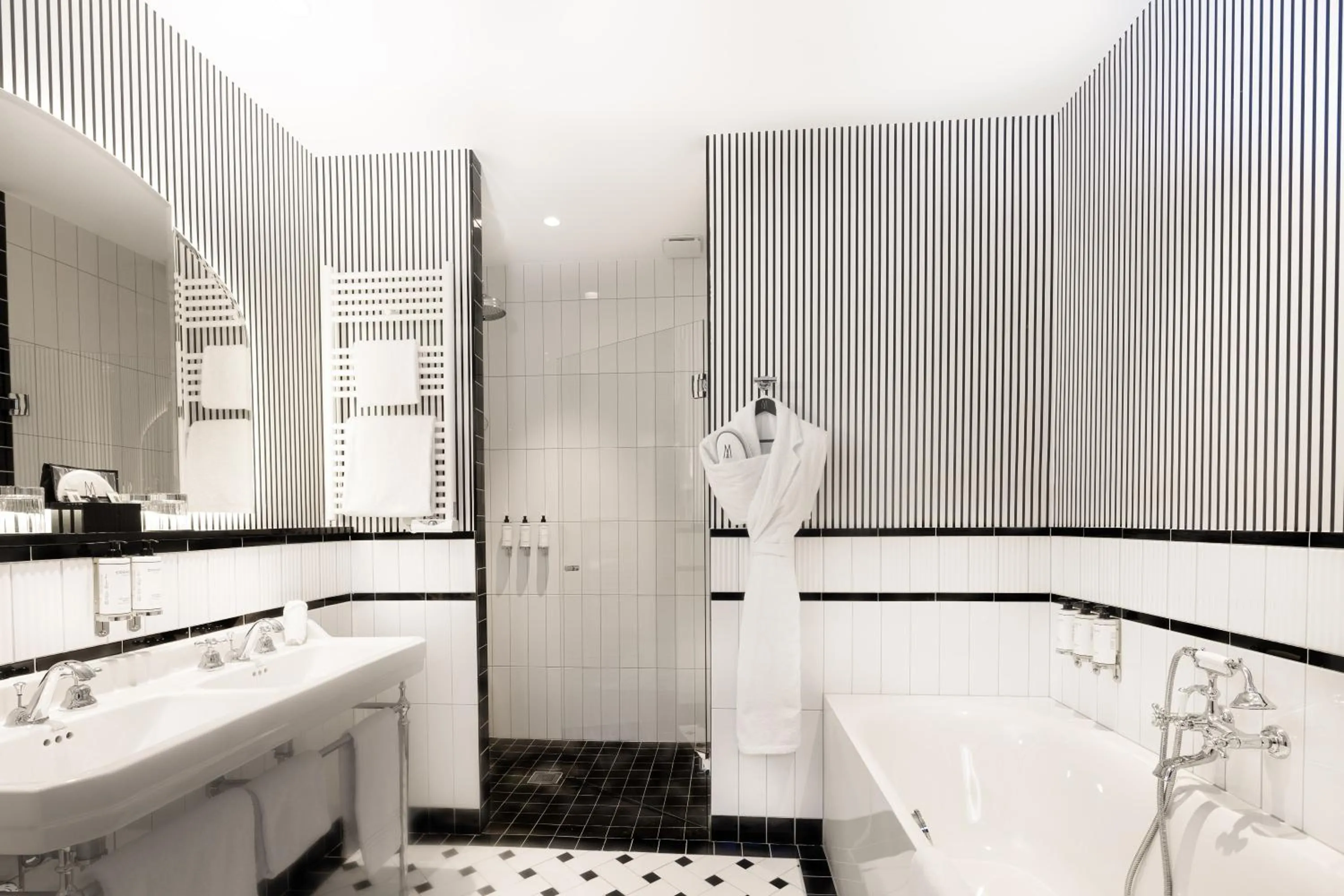 Shower in The 1932 Hotel & Spa Cap d'Antibes - MGallery Collection