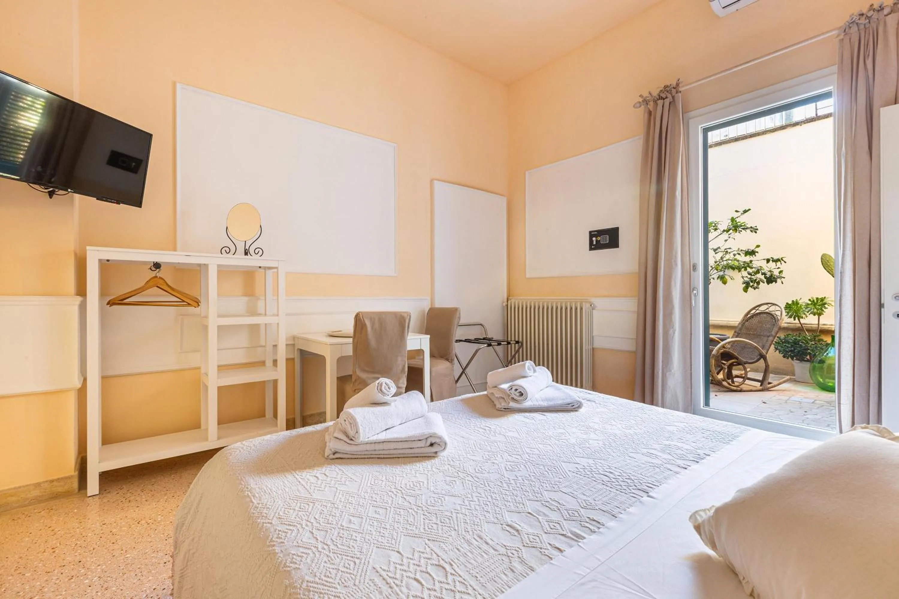 Bed in DimoraLeTreMuse Guesthouse