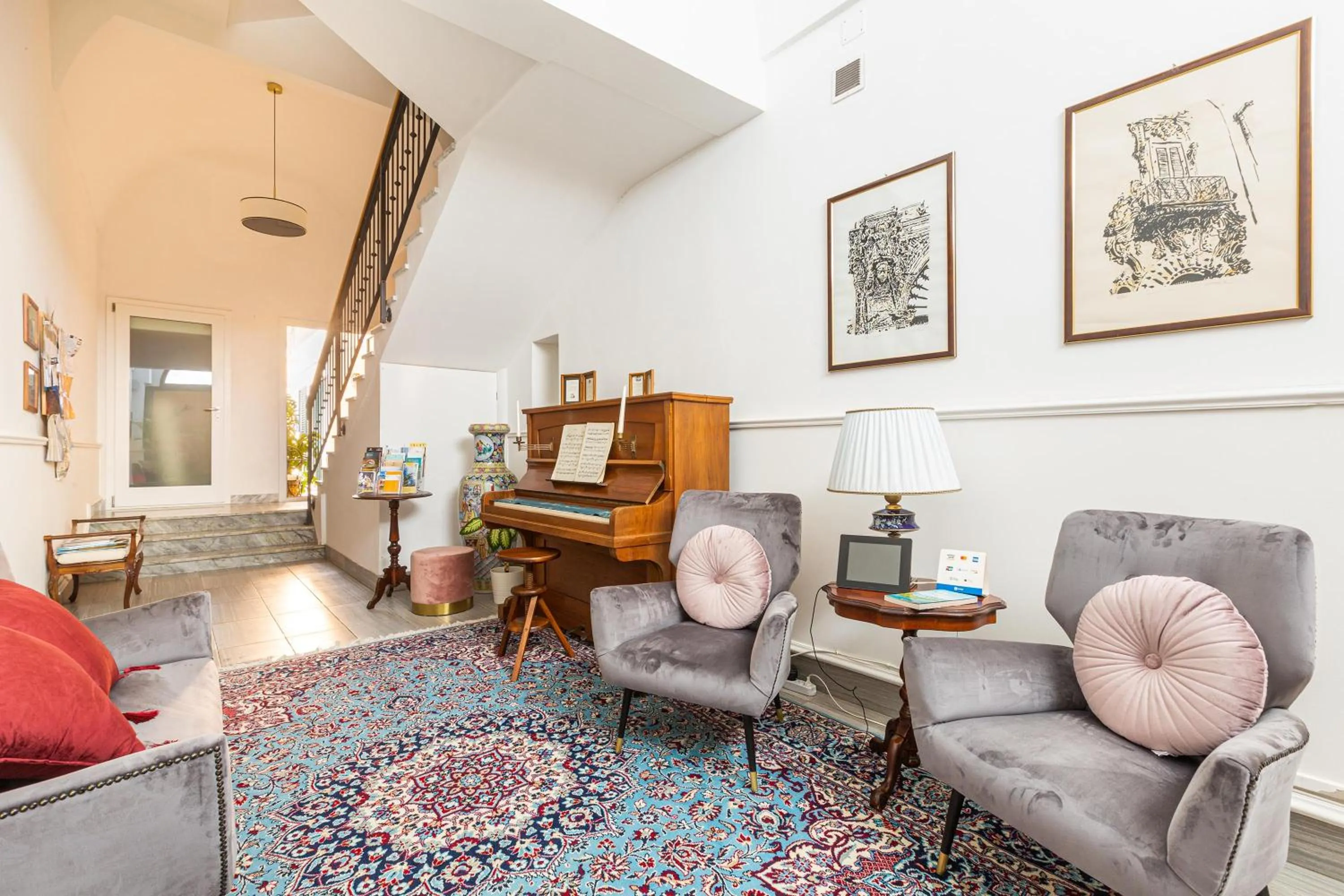 Lobby or reception in DimoraLeTreMuse Guesthouse