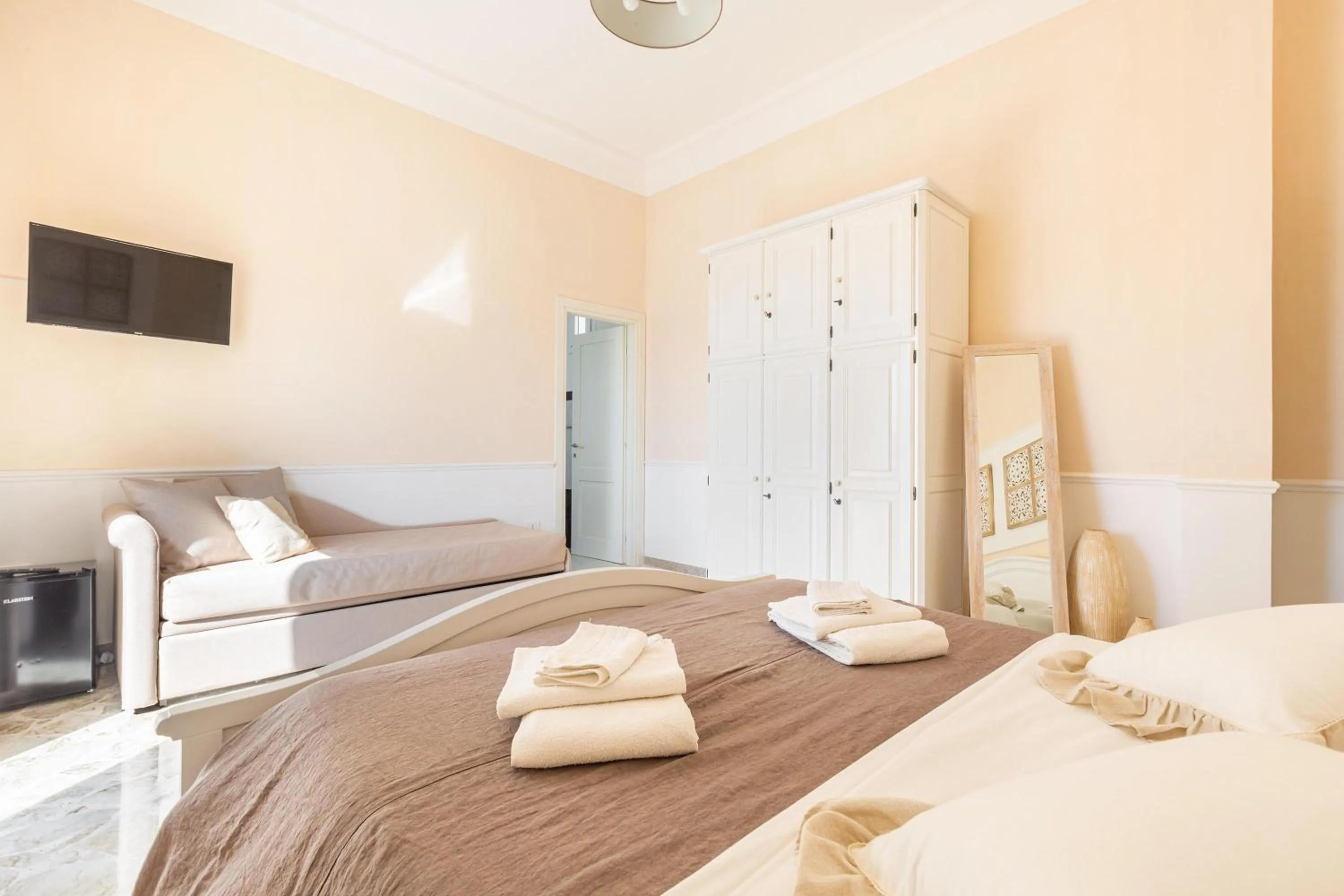 Bed in DimoraLeTreMuse Guesthouse