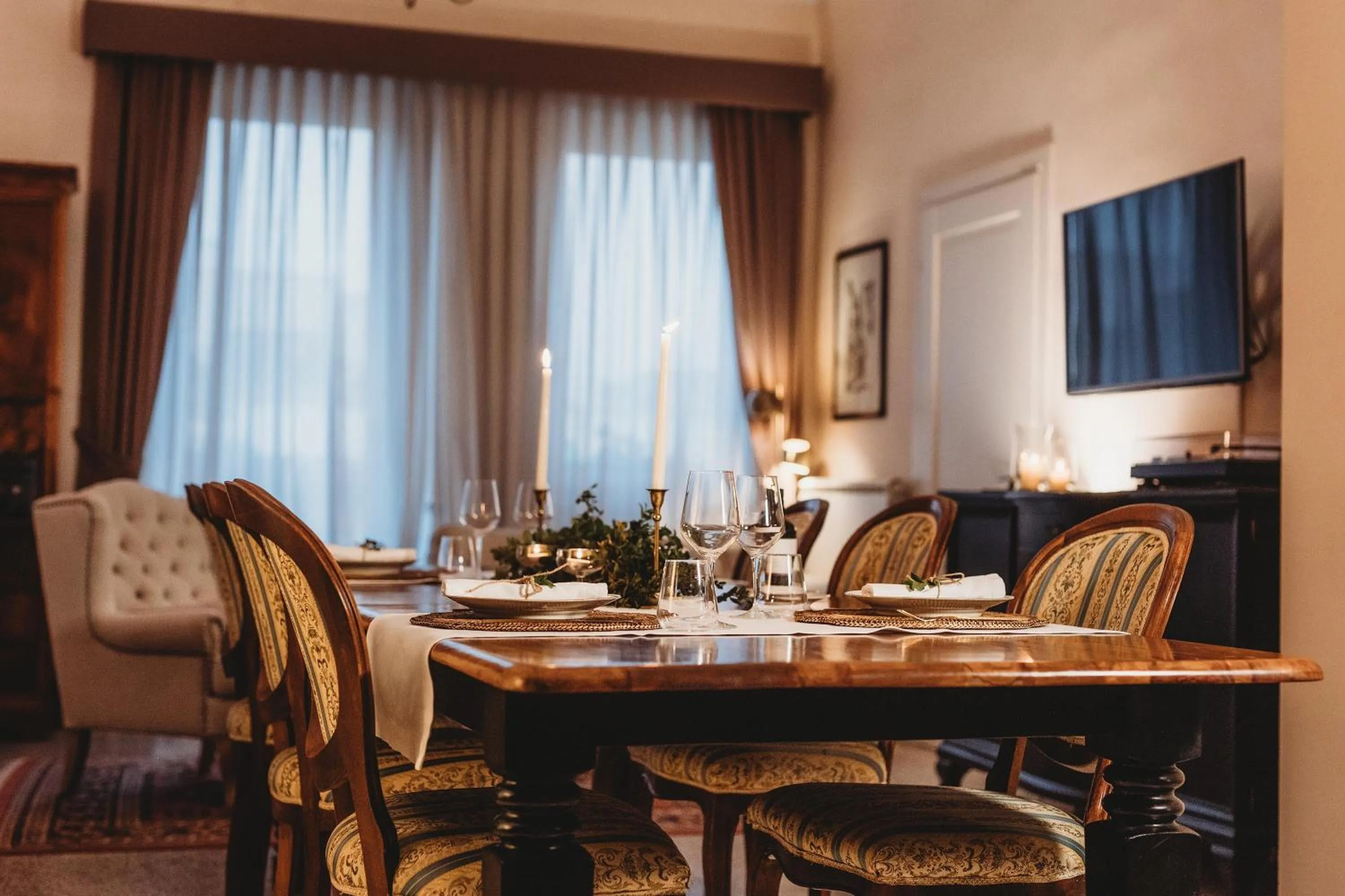 Communal lounge/ TV room in DimoraLeTreMuse Guesthouse