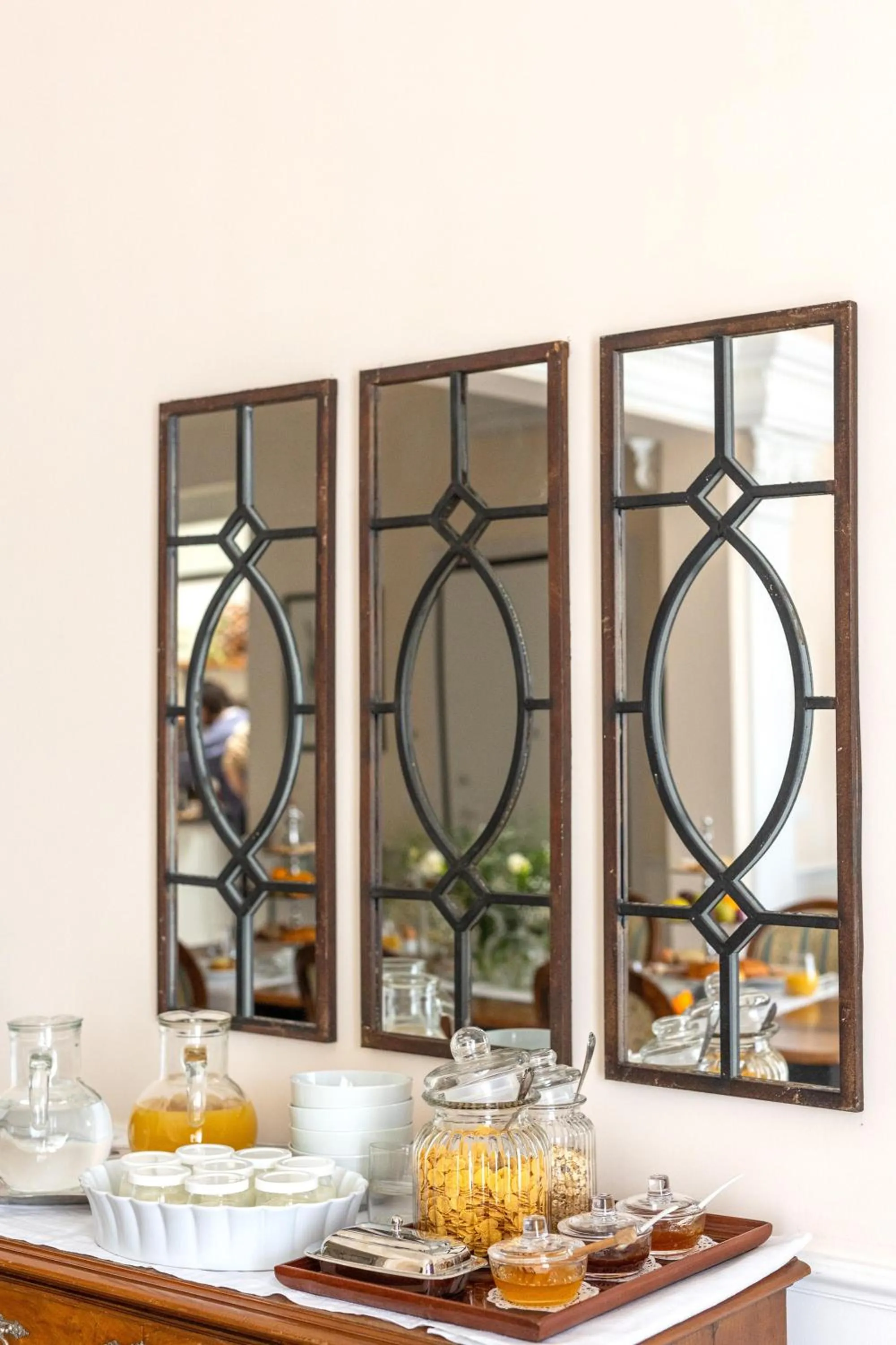 Communal lounge/ TV room in DimoraLeTreMuse Guesthouse