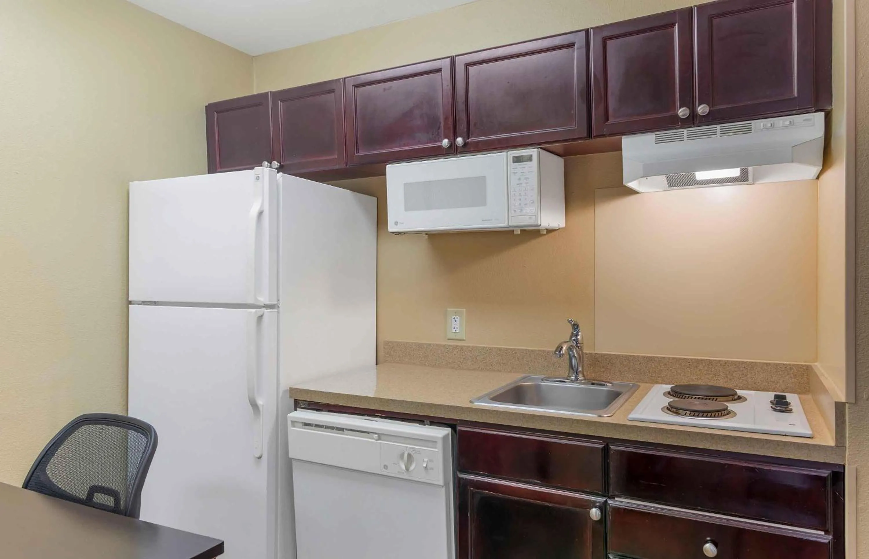 Kitchen or kitchenette in Extended Stay America Suites - Atlanta - Alpharetta - Northpoint - West