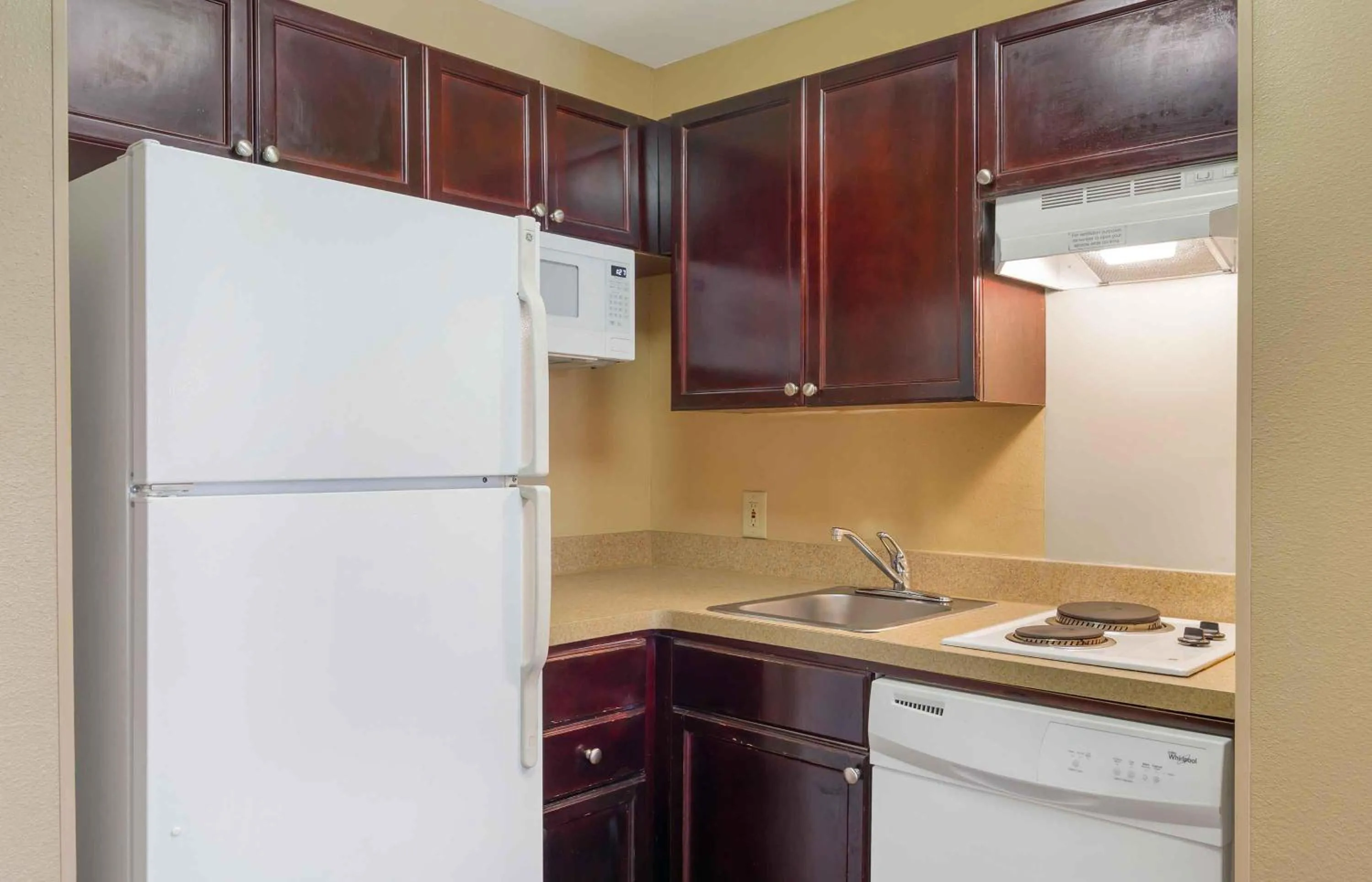 Kitchen or kitchenette in Extended Stay America Suites - Atlanta - Alpharetta - Northpoint - West