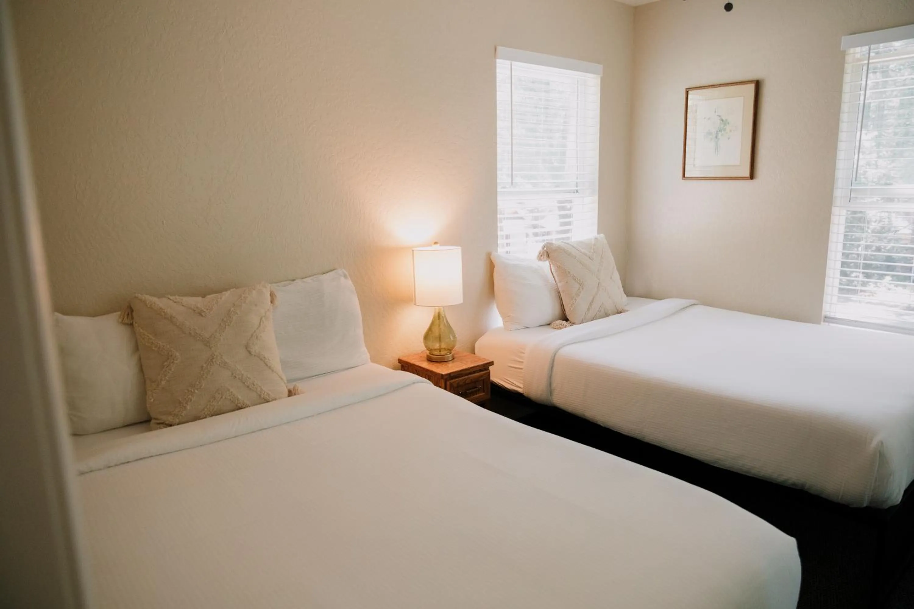 Bedroom, Bed in The Long Barn Lodge