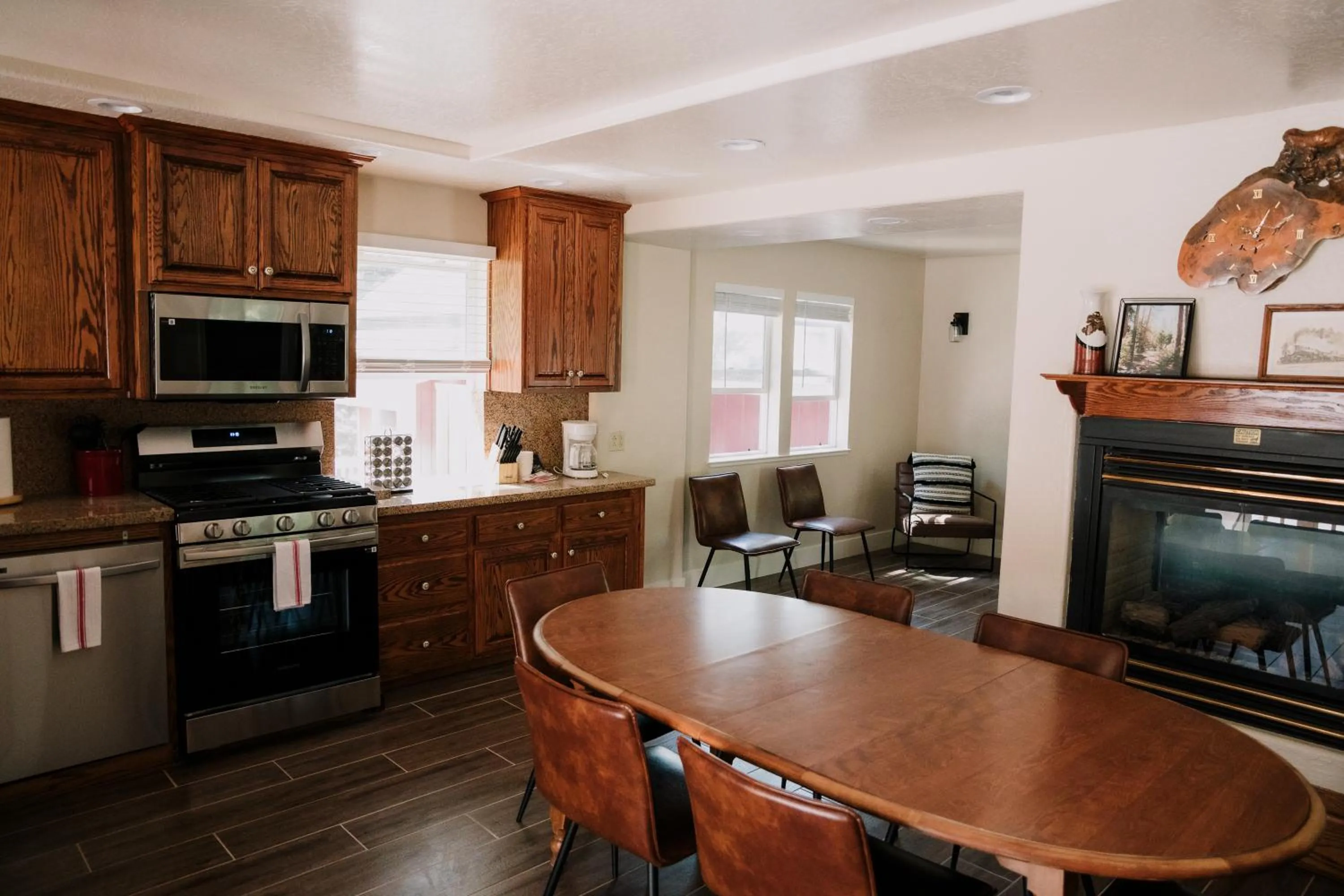 Kitchen or kitchenette in The Long Barn Lodge