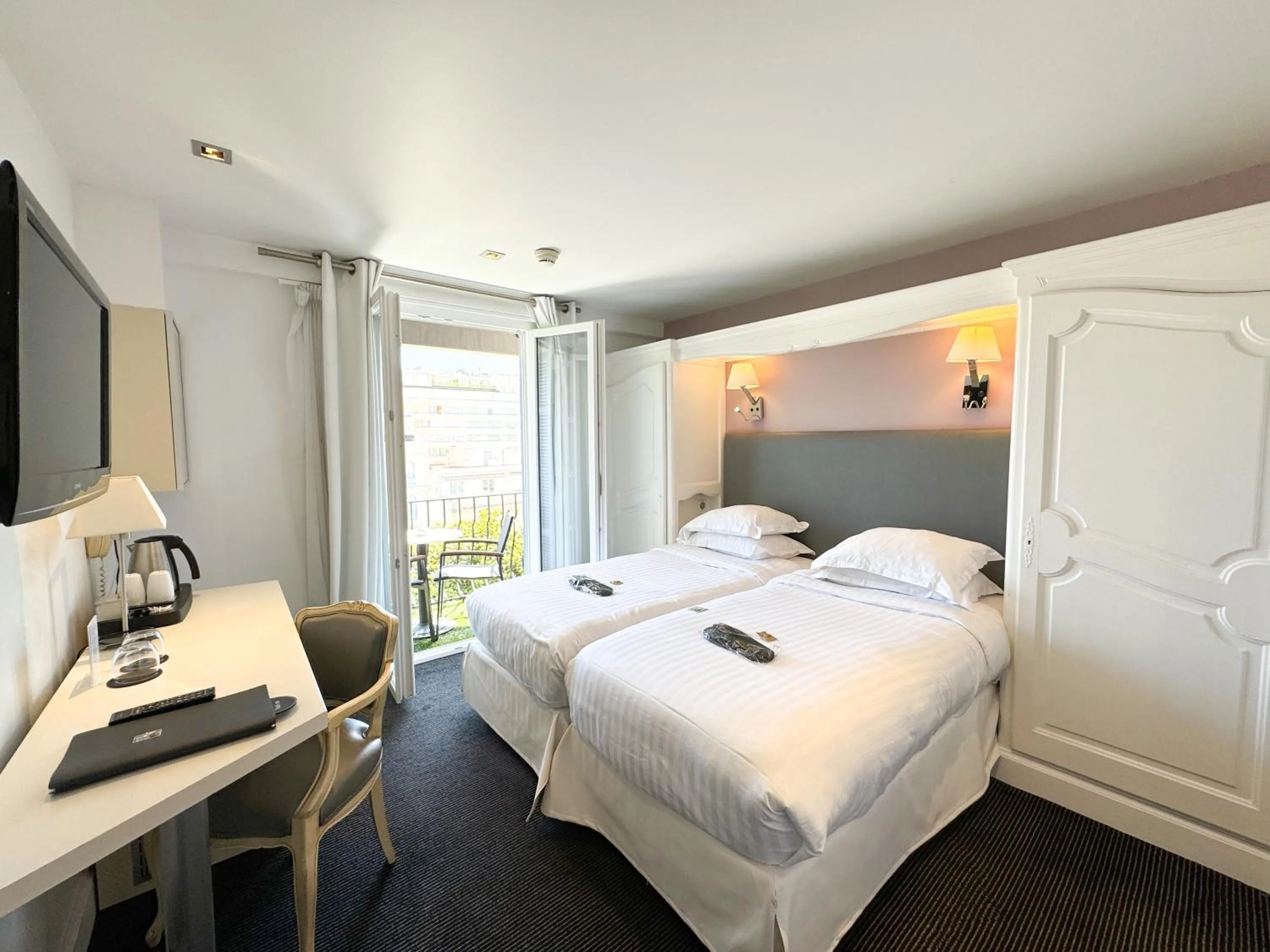 Bed in Hôtel de Provence