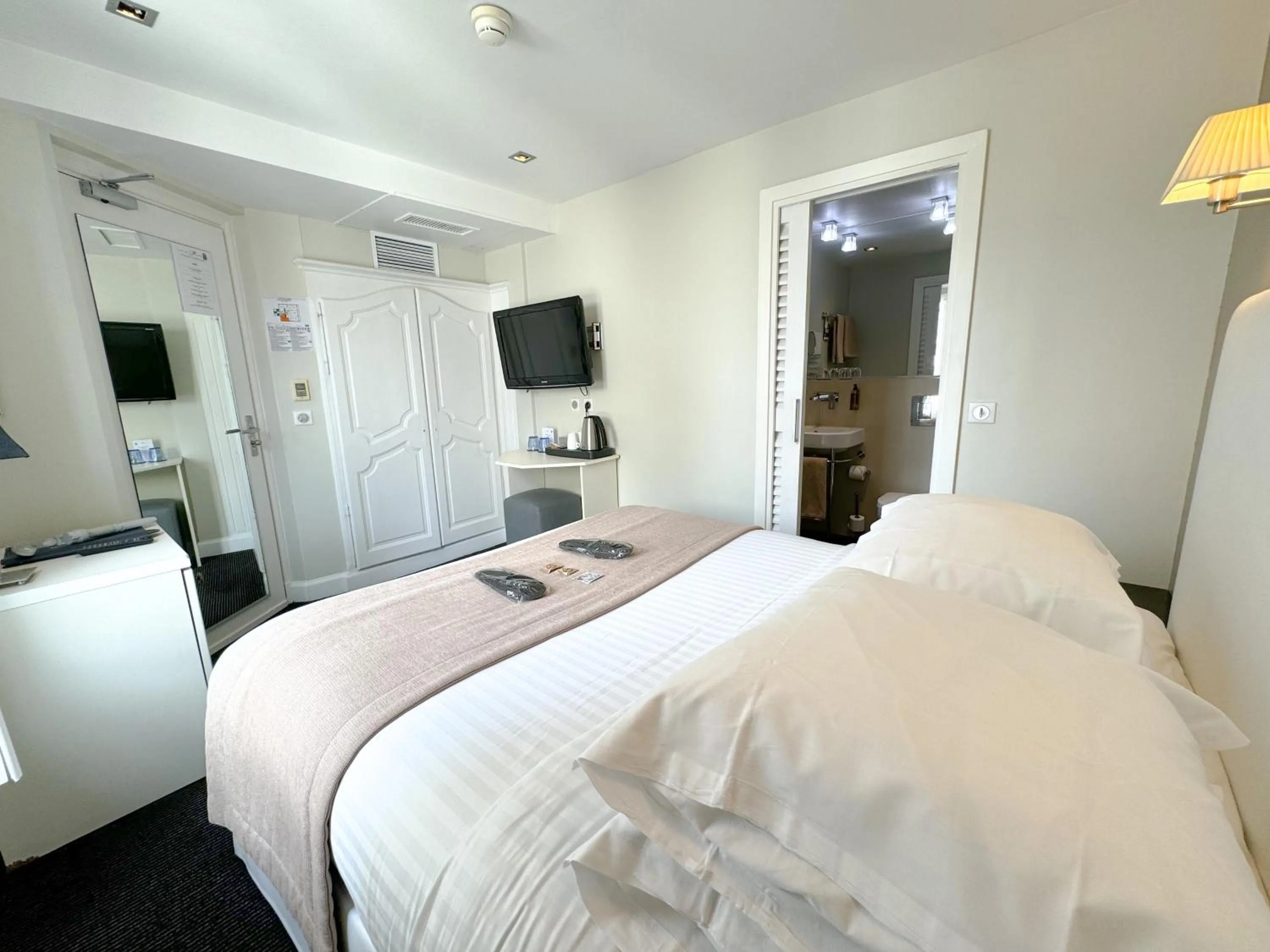 Bed in Hôtel de Provence