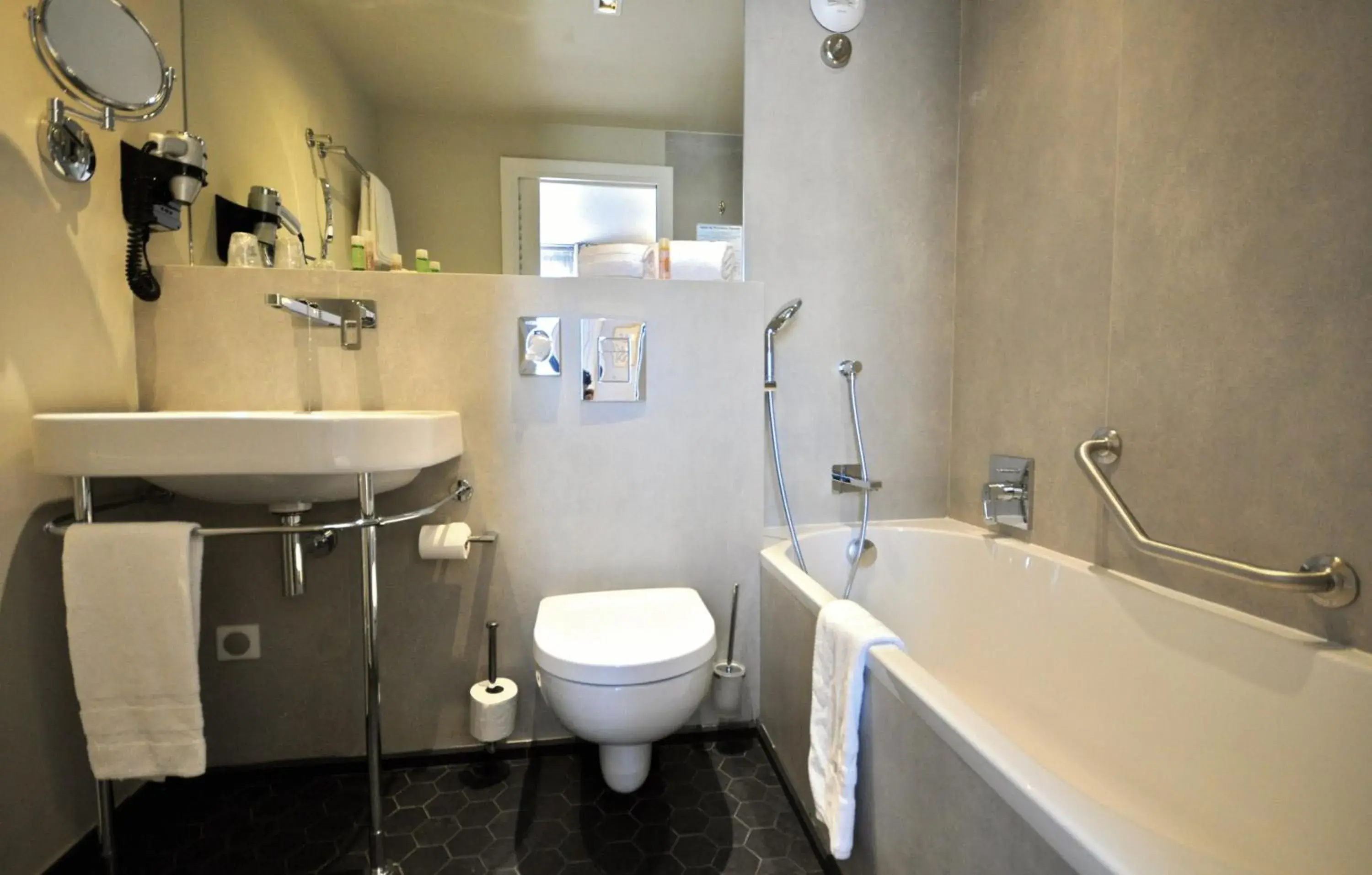 Budget Double Room without Balcony in Hôtel de Provence Budget Double Room without Balcony in Hôtel de Provence