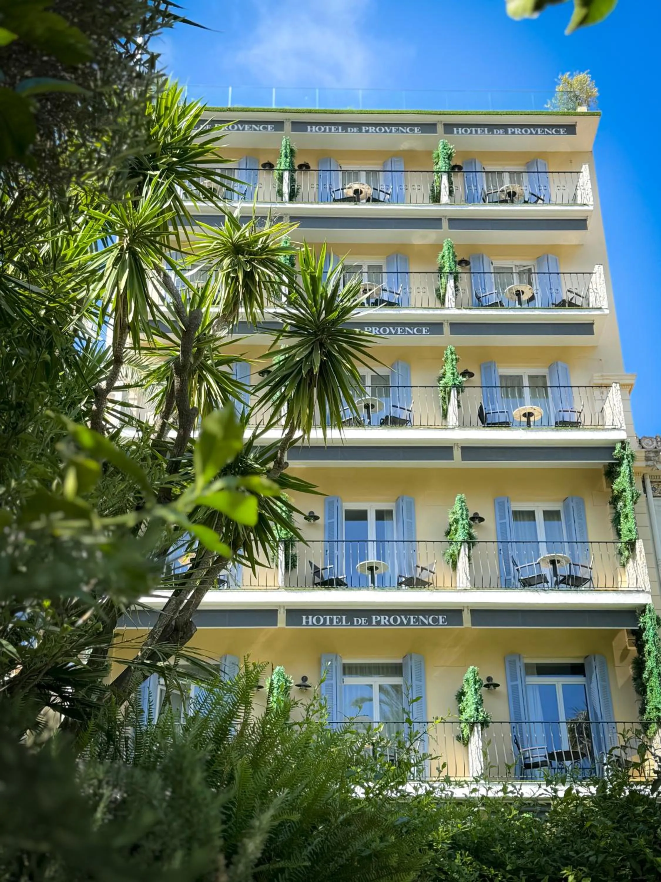 Property building in Hôtel de Provence