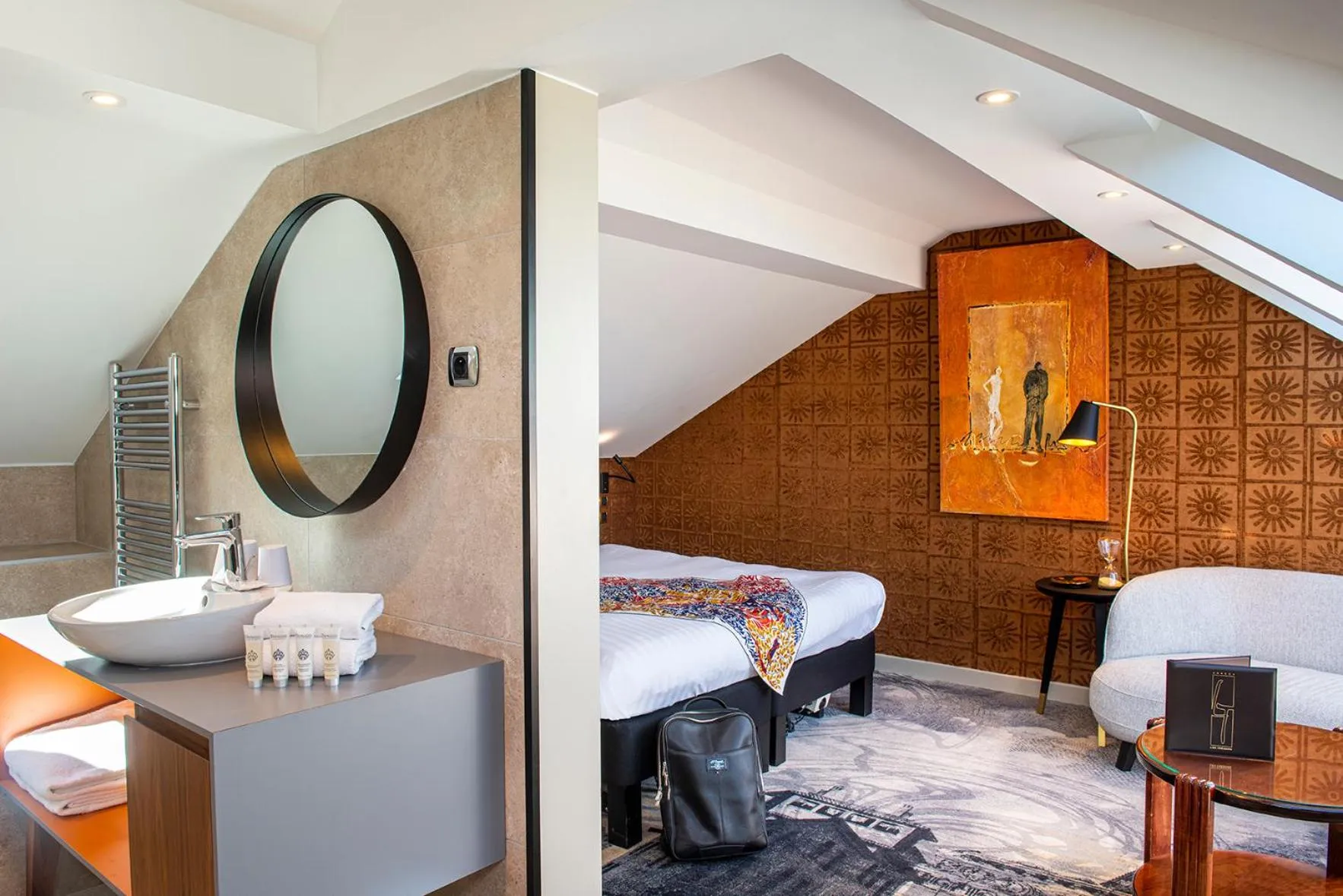 Bathroom, Bed in Les Trésoms Lake and Spa Resort