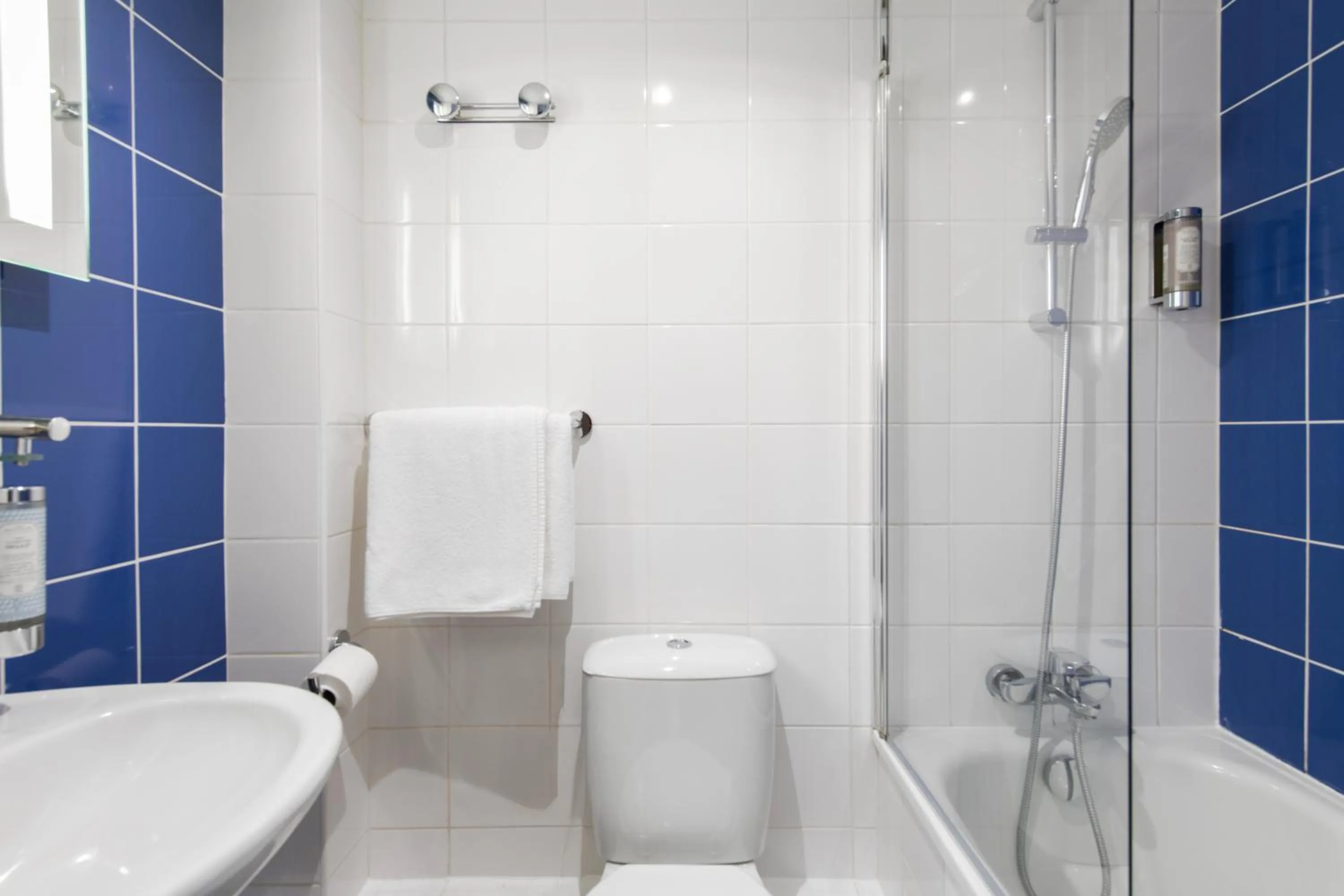 Bathroom in Est Hotel