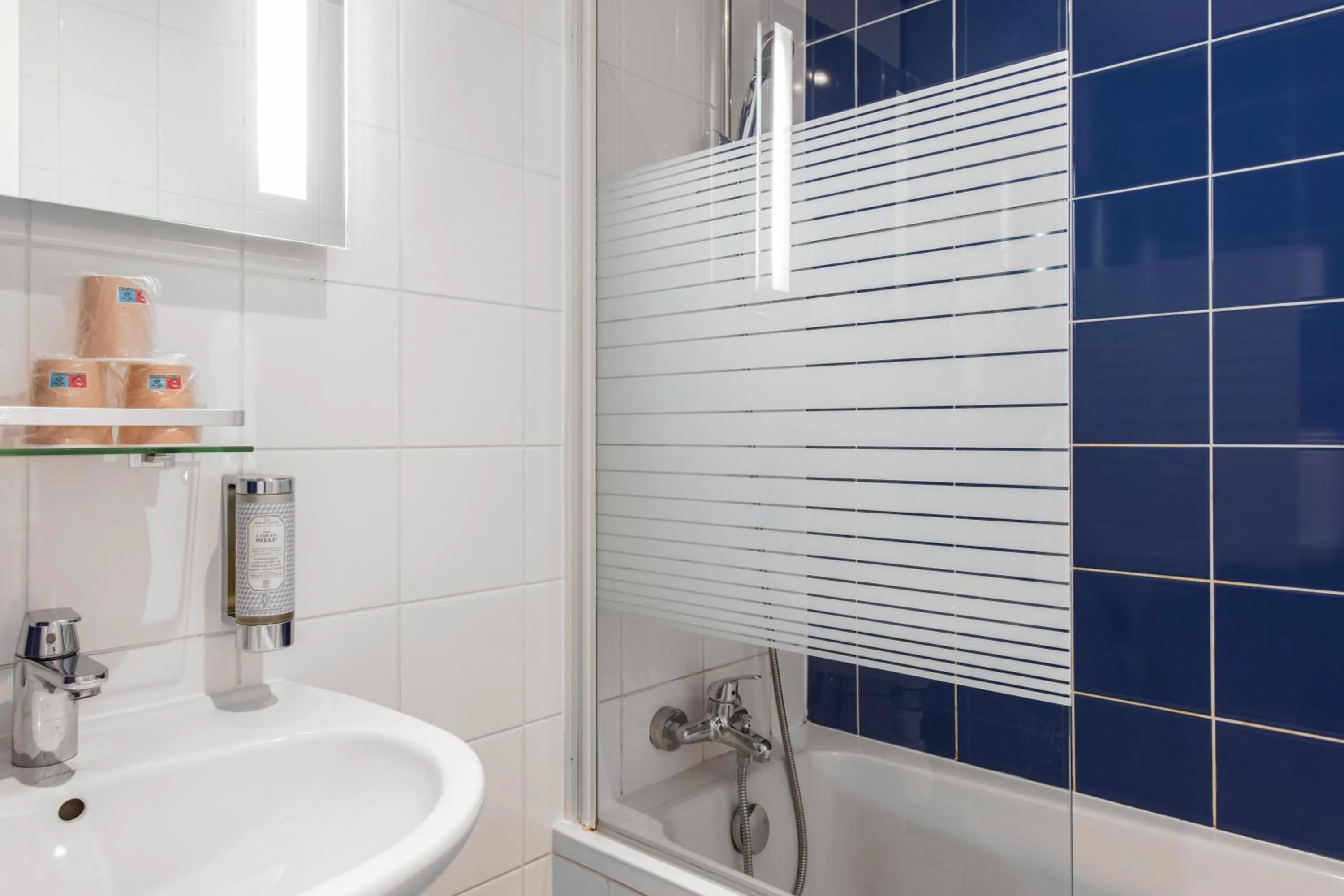 Bathroom in Est Hotel