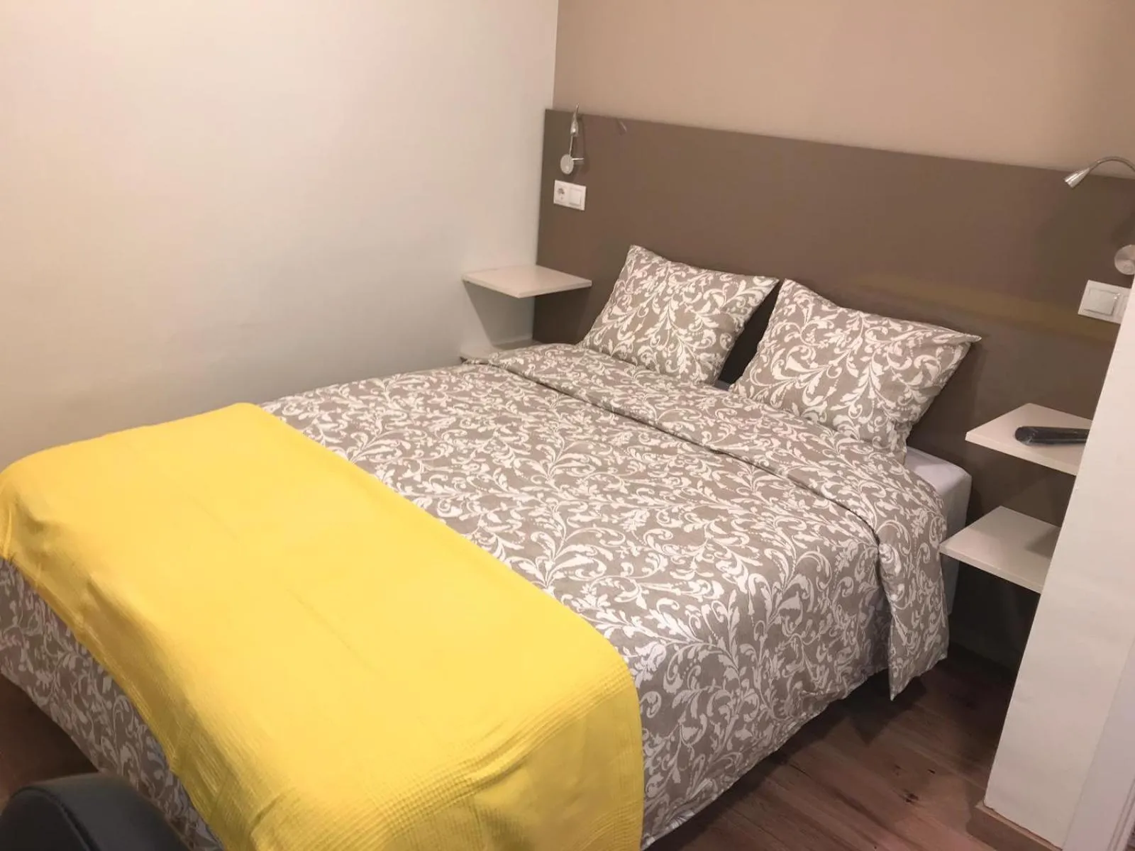 Bed in RESIDENCIA COMPOSTELA 2