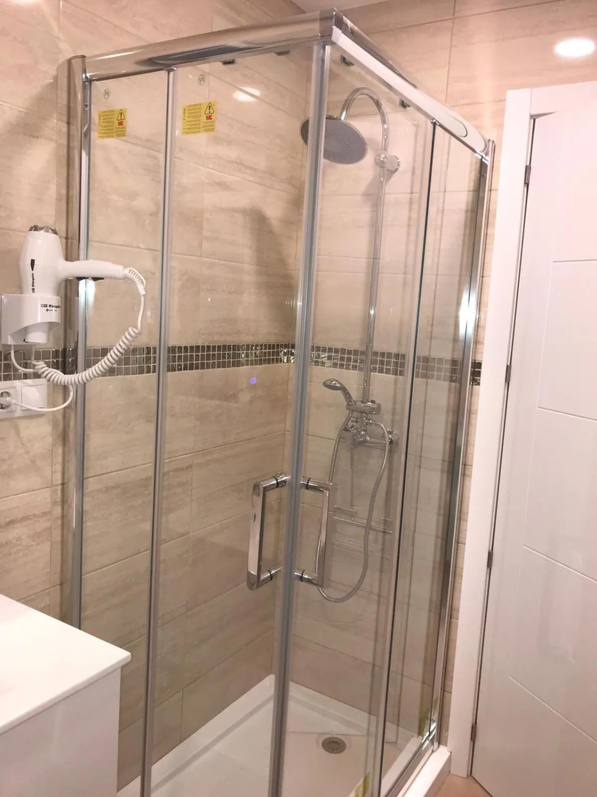 Shower in RESIDENCIA COMPOSTELA 2