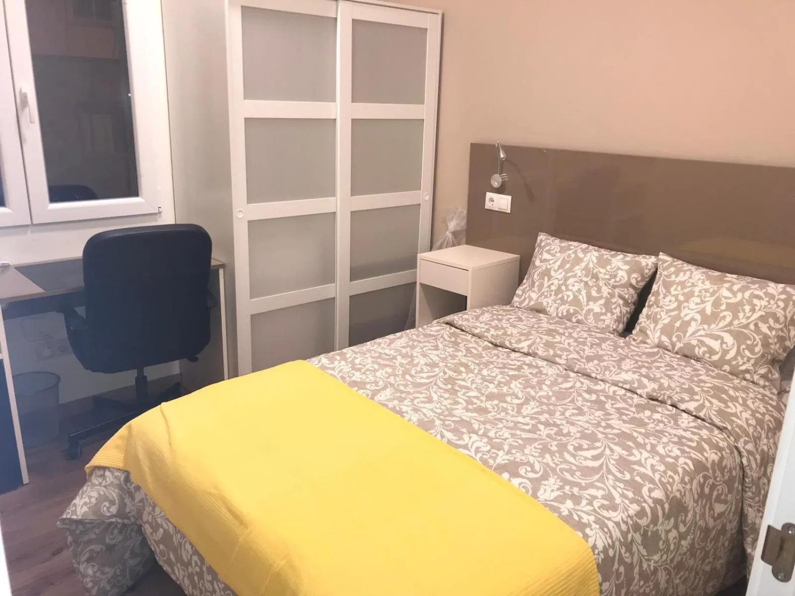 Bed in RESIDENCIA COMPOSTELA 2