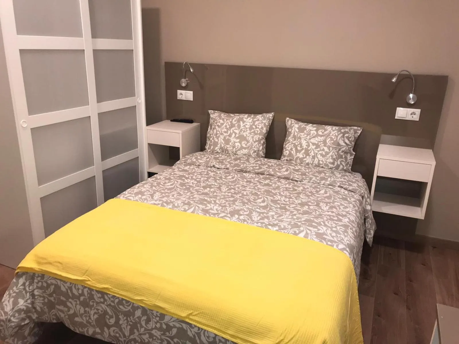 Bed in RESIDENCIA COMPOSTELA 2