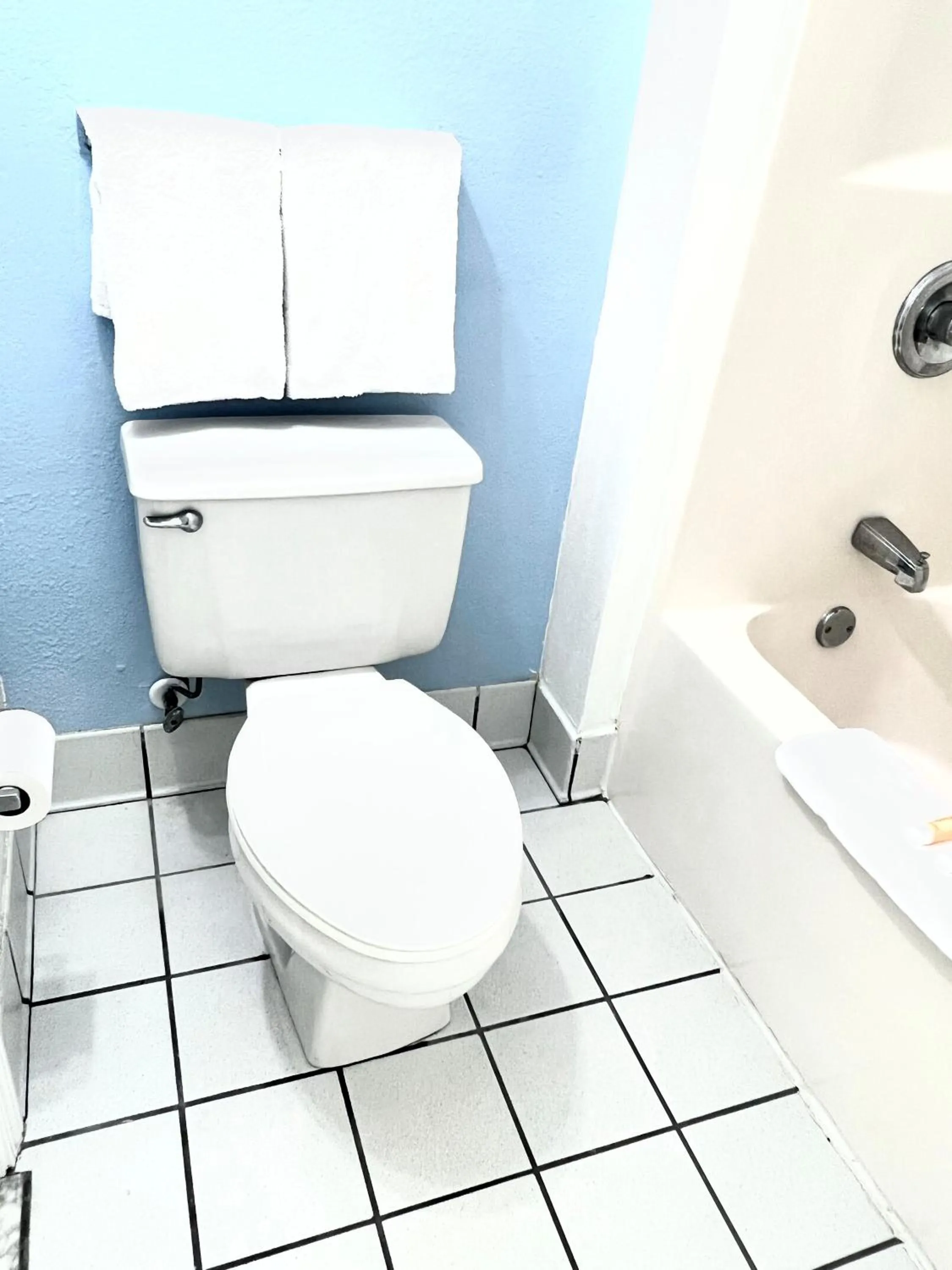 Bathroom in Bayou Inn & Suites