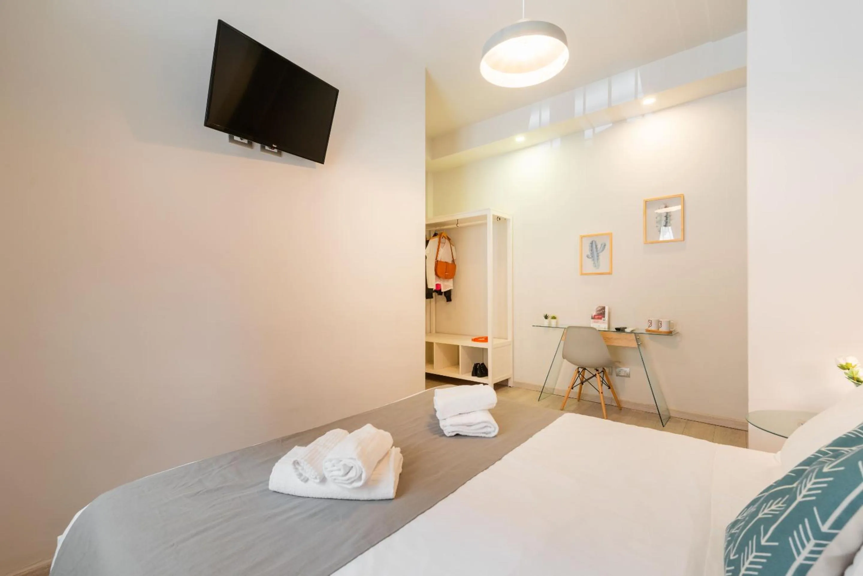 Bedroom, Bed in Winkler Suites