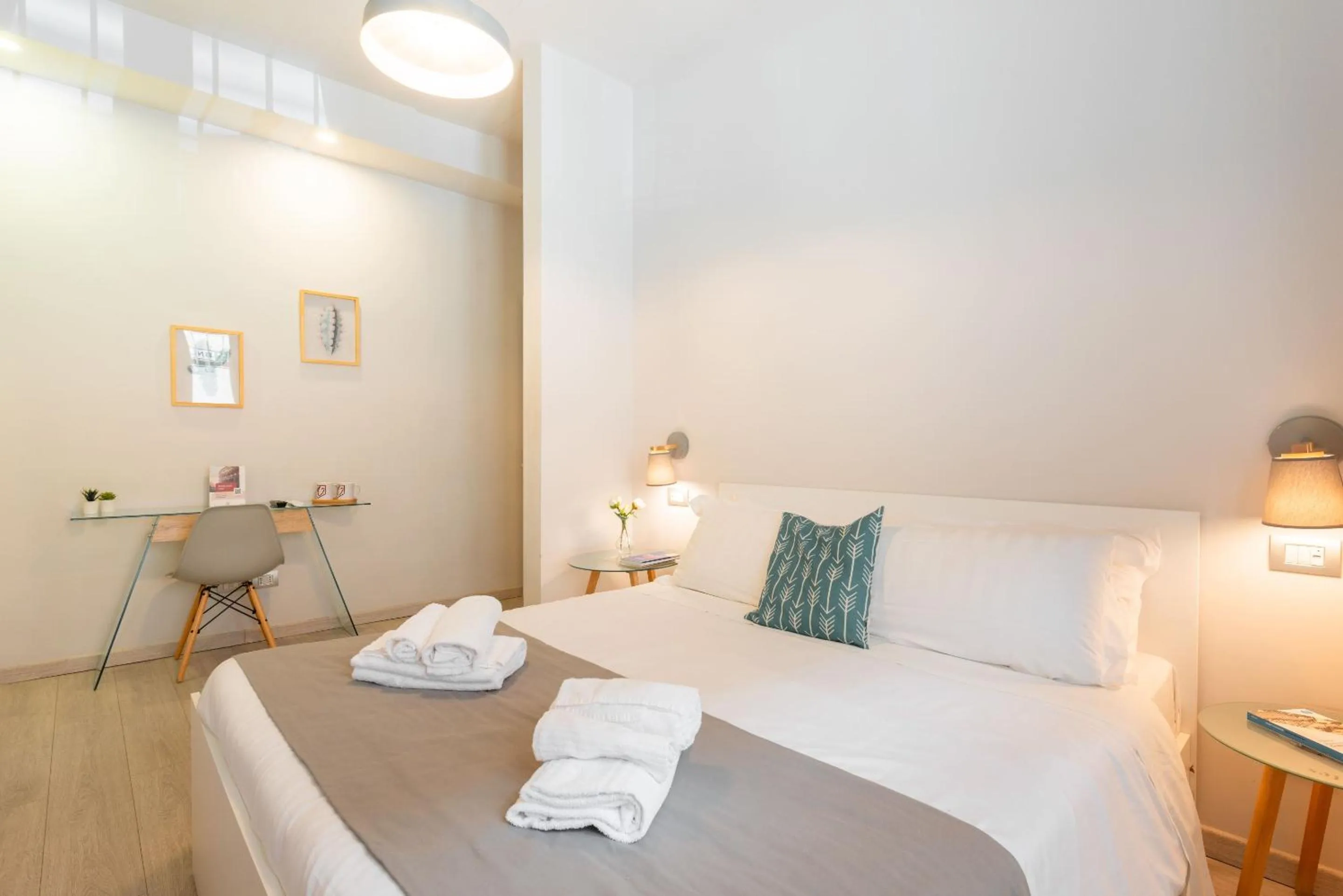 Bedroom, Bed in Winkler Suites