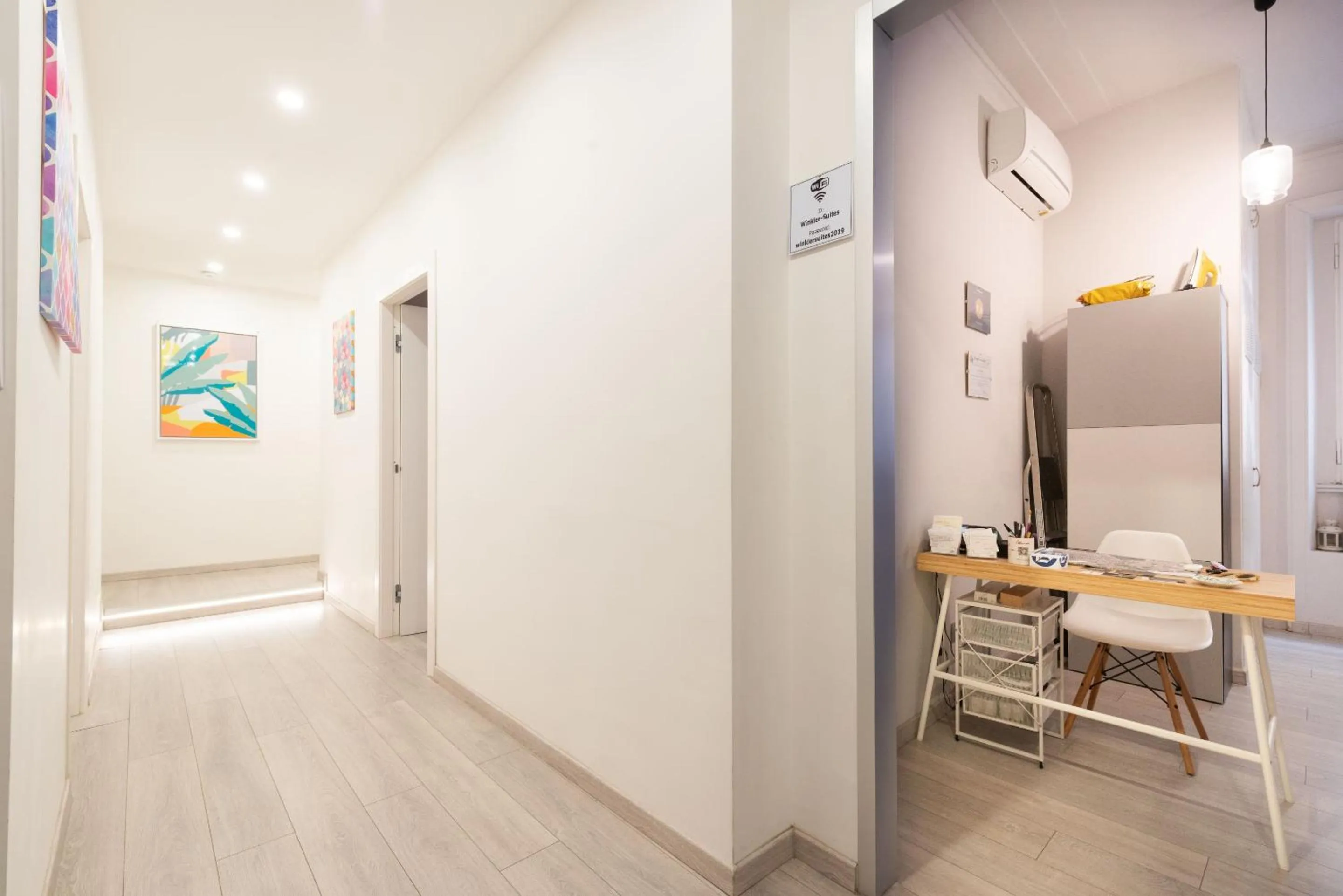 Facade/entrance in Winkler Suites