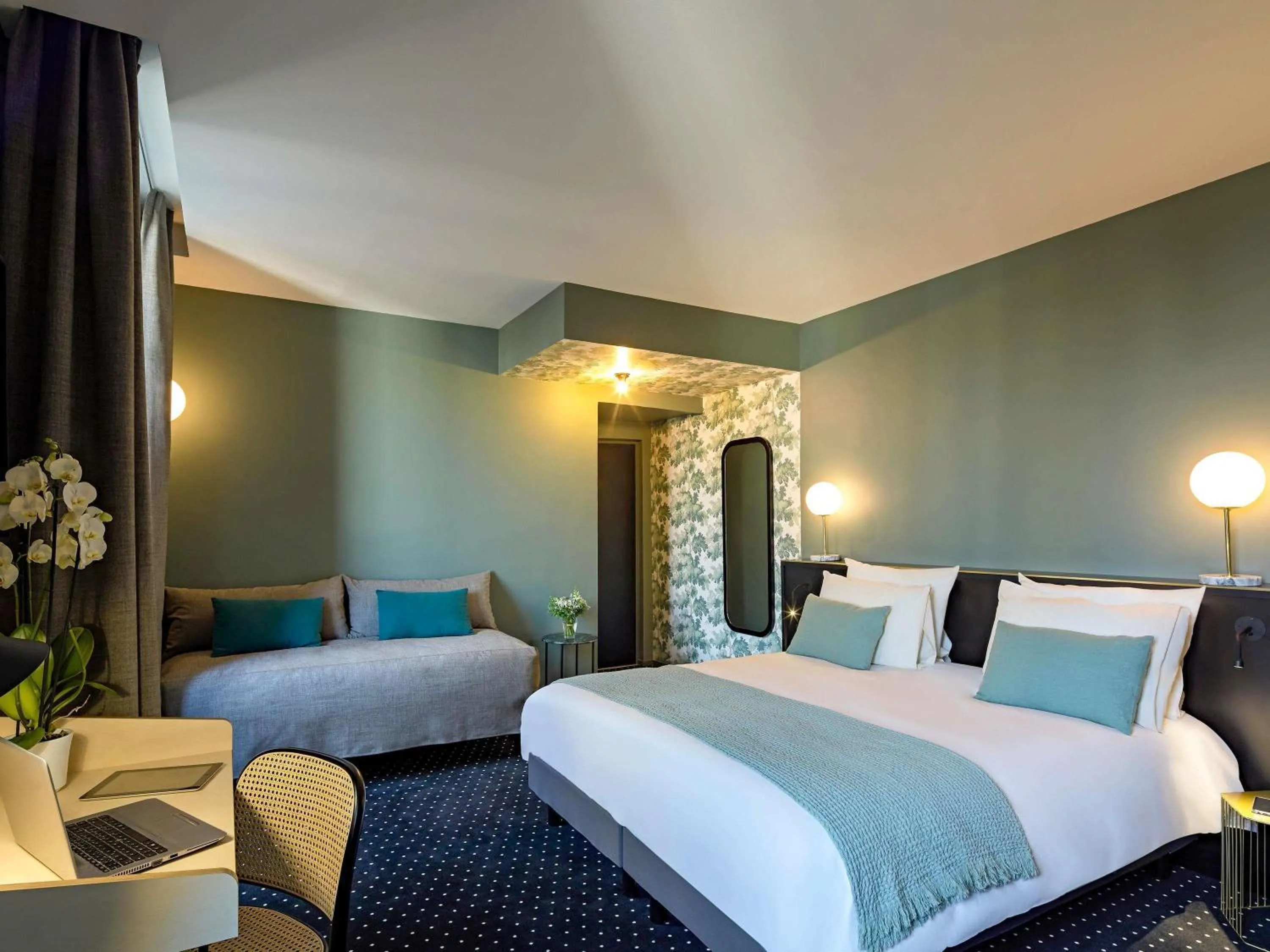 Bedroom, Bed in Mercure Nantes Centre Passage Pommeraye