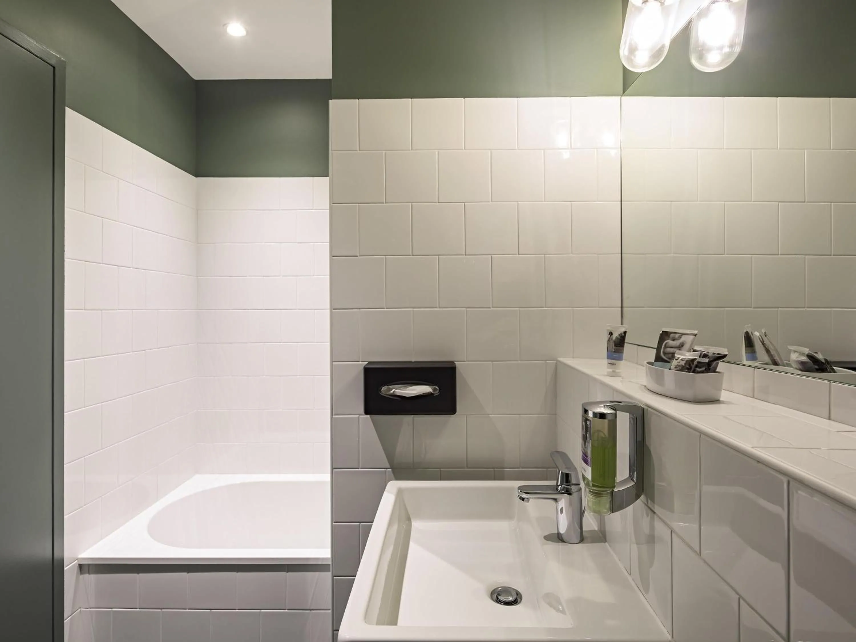 Bedroom in Mercure Nantes Centre Passage Pommeraye