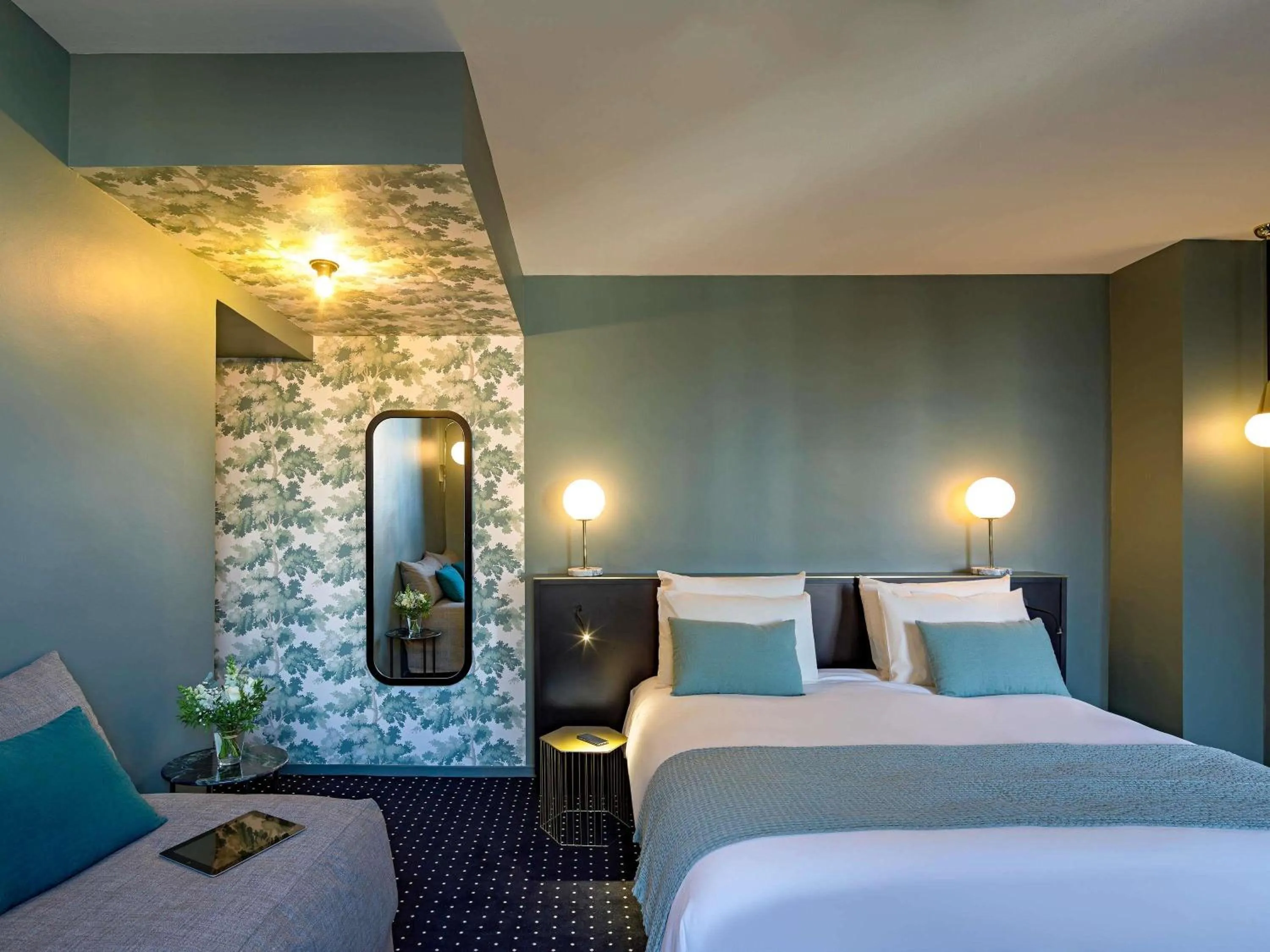 Bedroom, Bed in Mercure Nantes Centre Passage Pommeraye