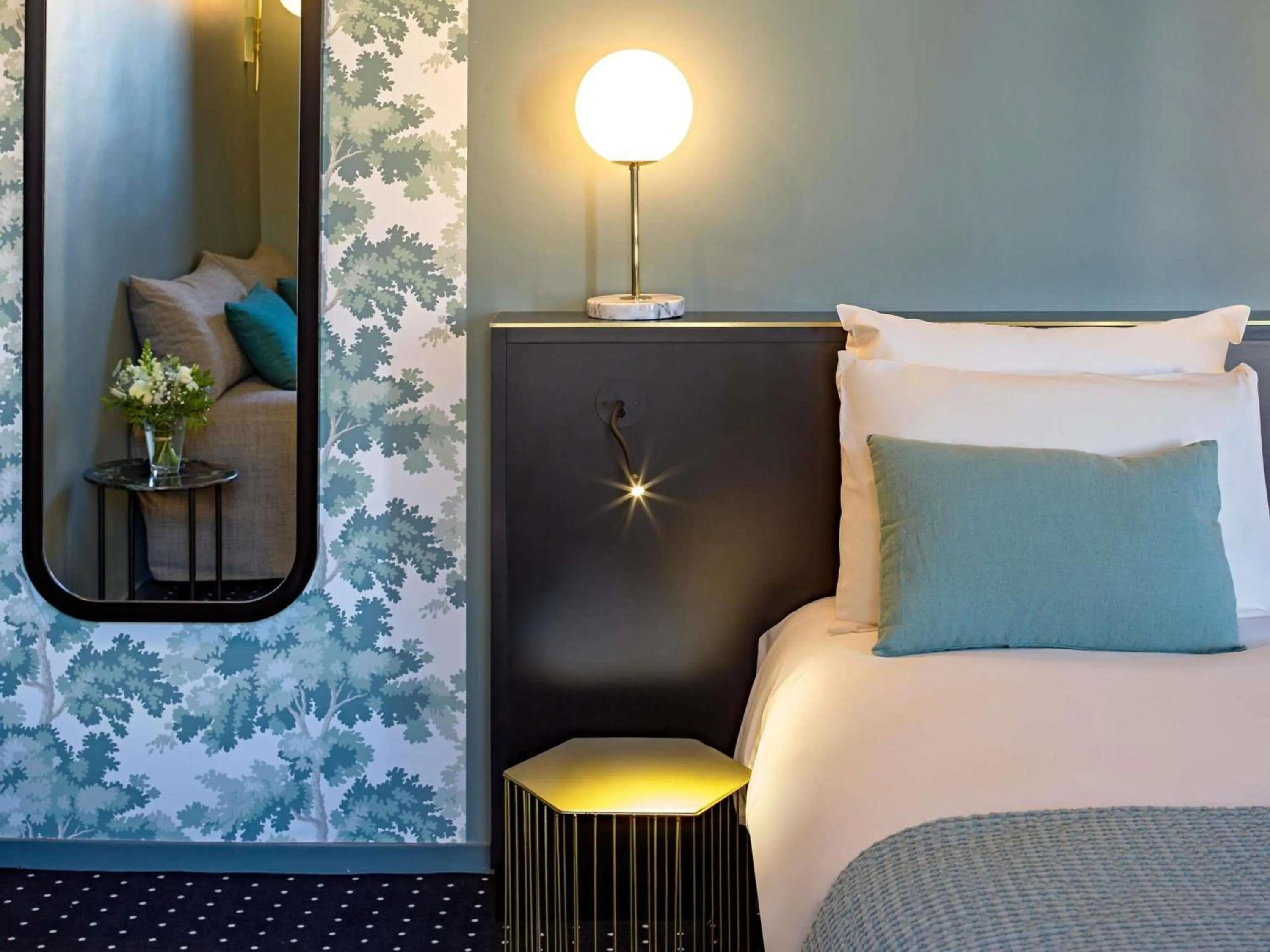 Bedroom, Bed in Mercure Nantes Centre Passage Pommeraye